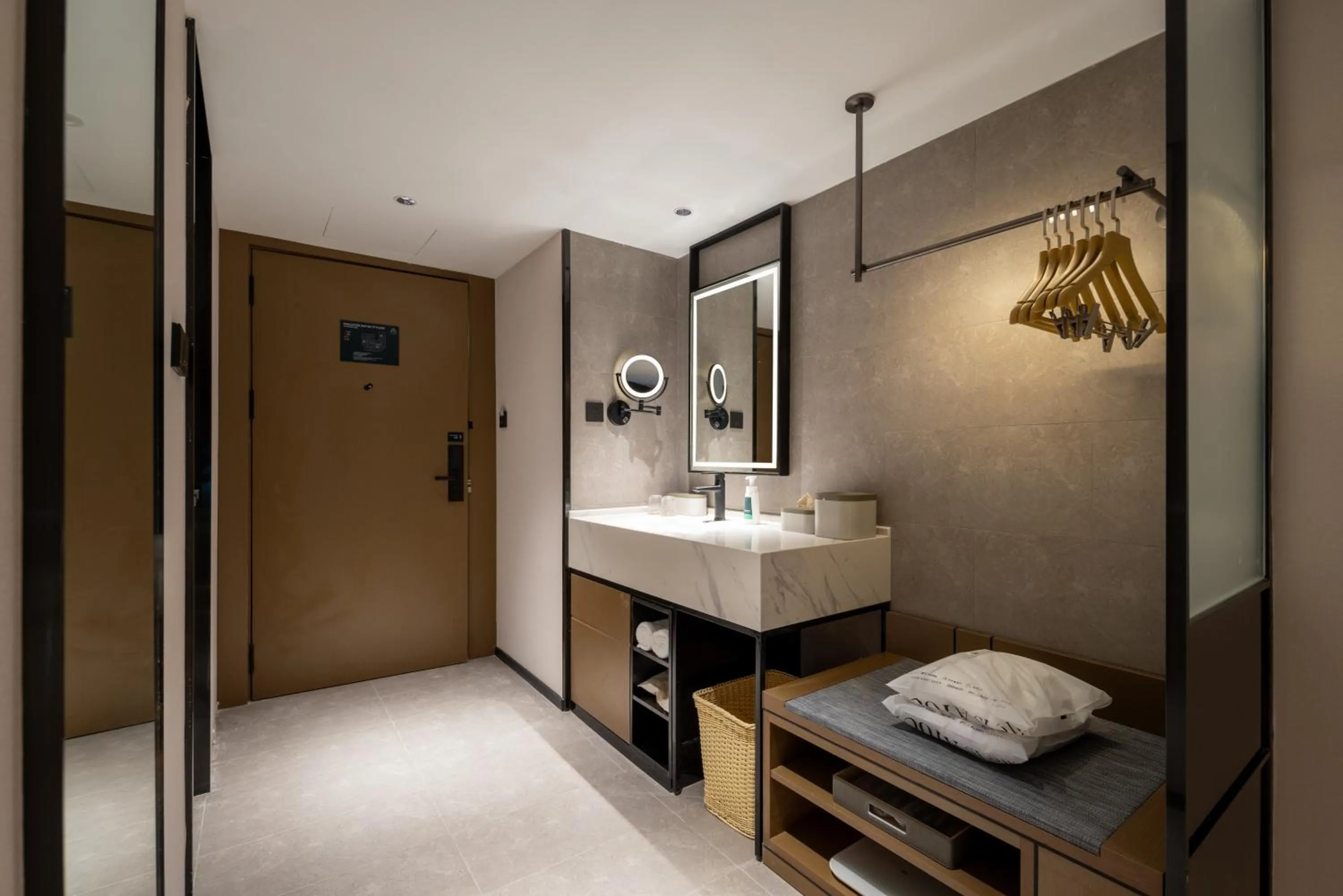 Atour Hotel Hangzhou Hubin Pinghai Road