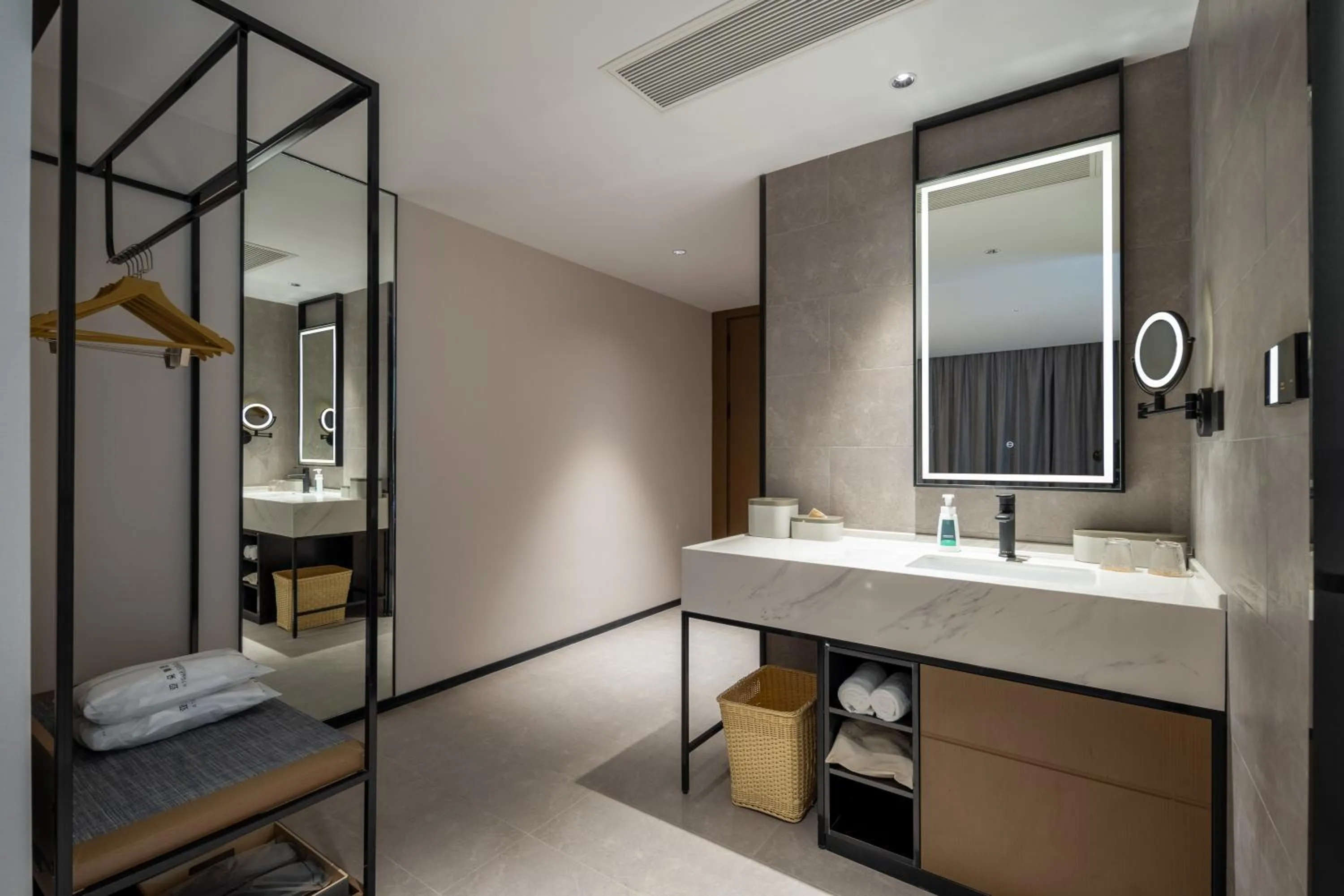 Bed in Atour Hotel Hangzhou Hubin Pinghai Road