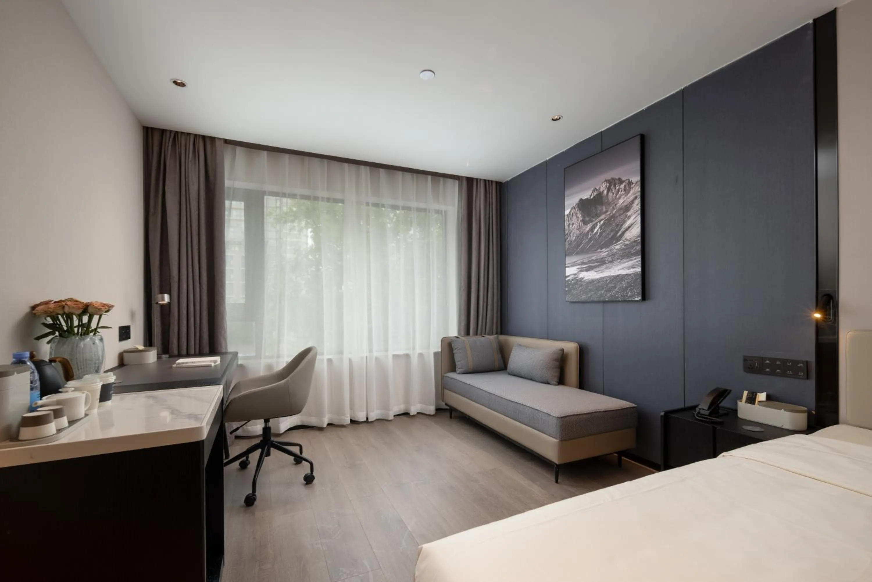 Bed in Atour Hotel Hangzhou Hubin Pinghai Road