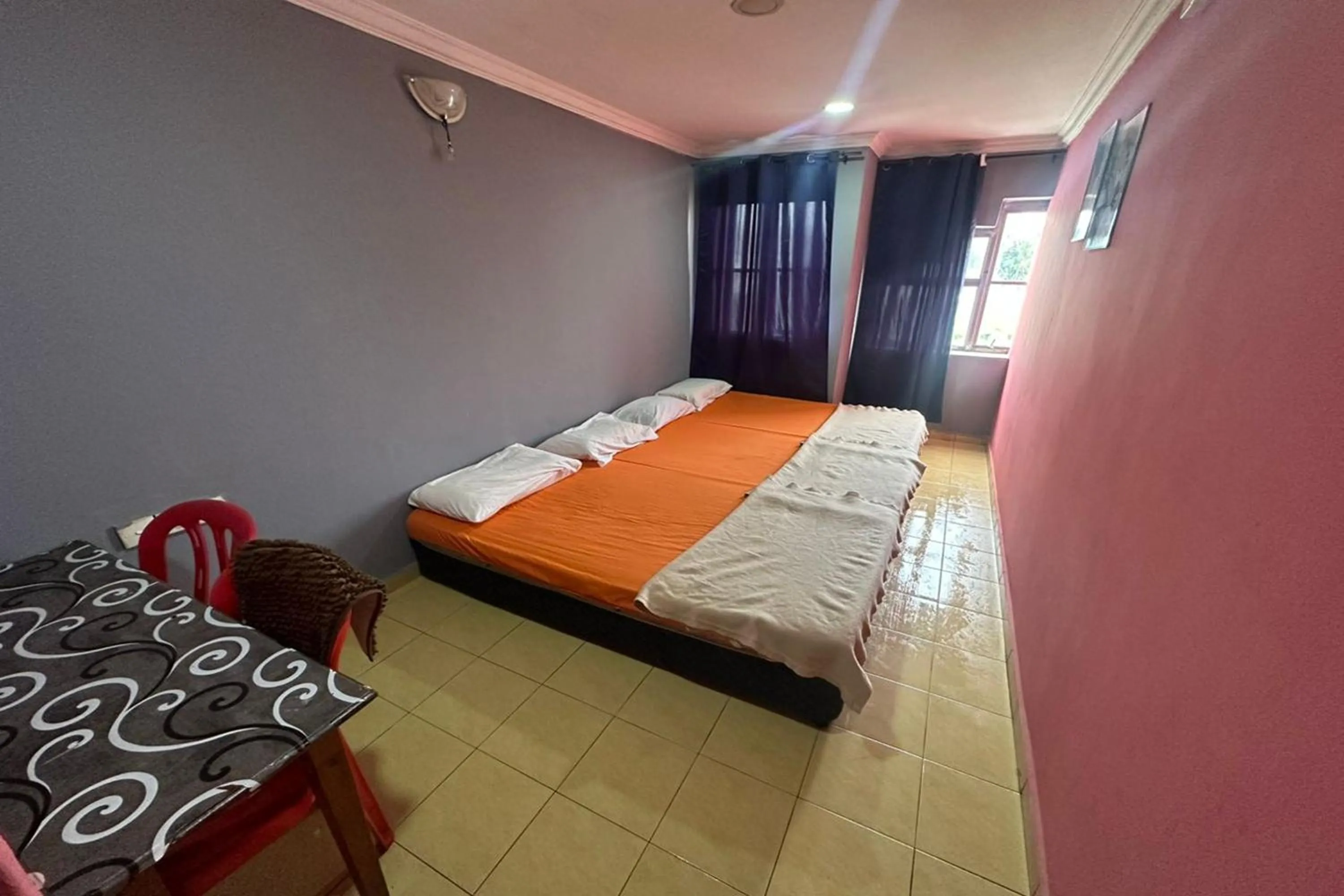 Bed in I Rose Budget Hotel