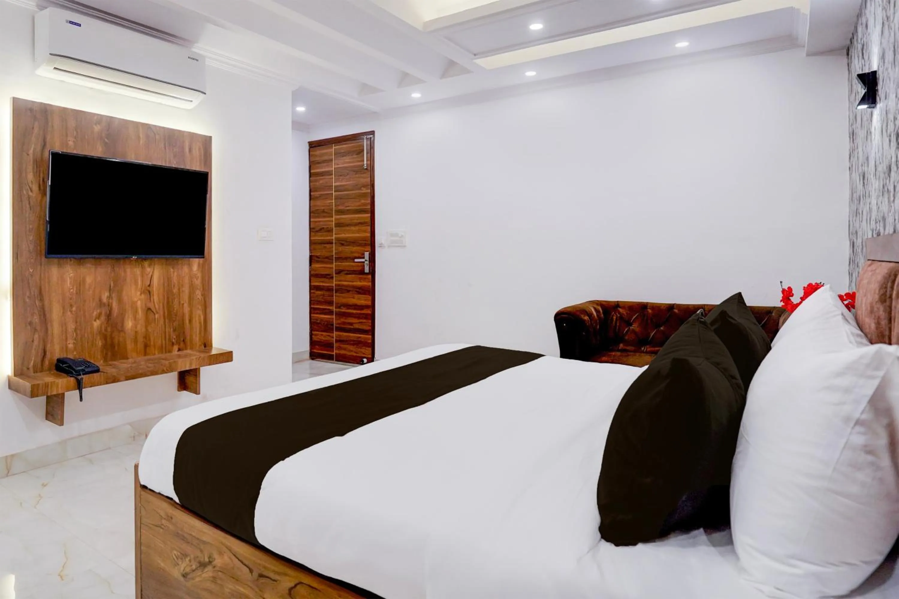 Bedroom, Bed in Hotel Vaishali Grand