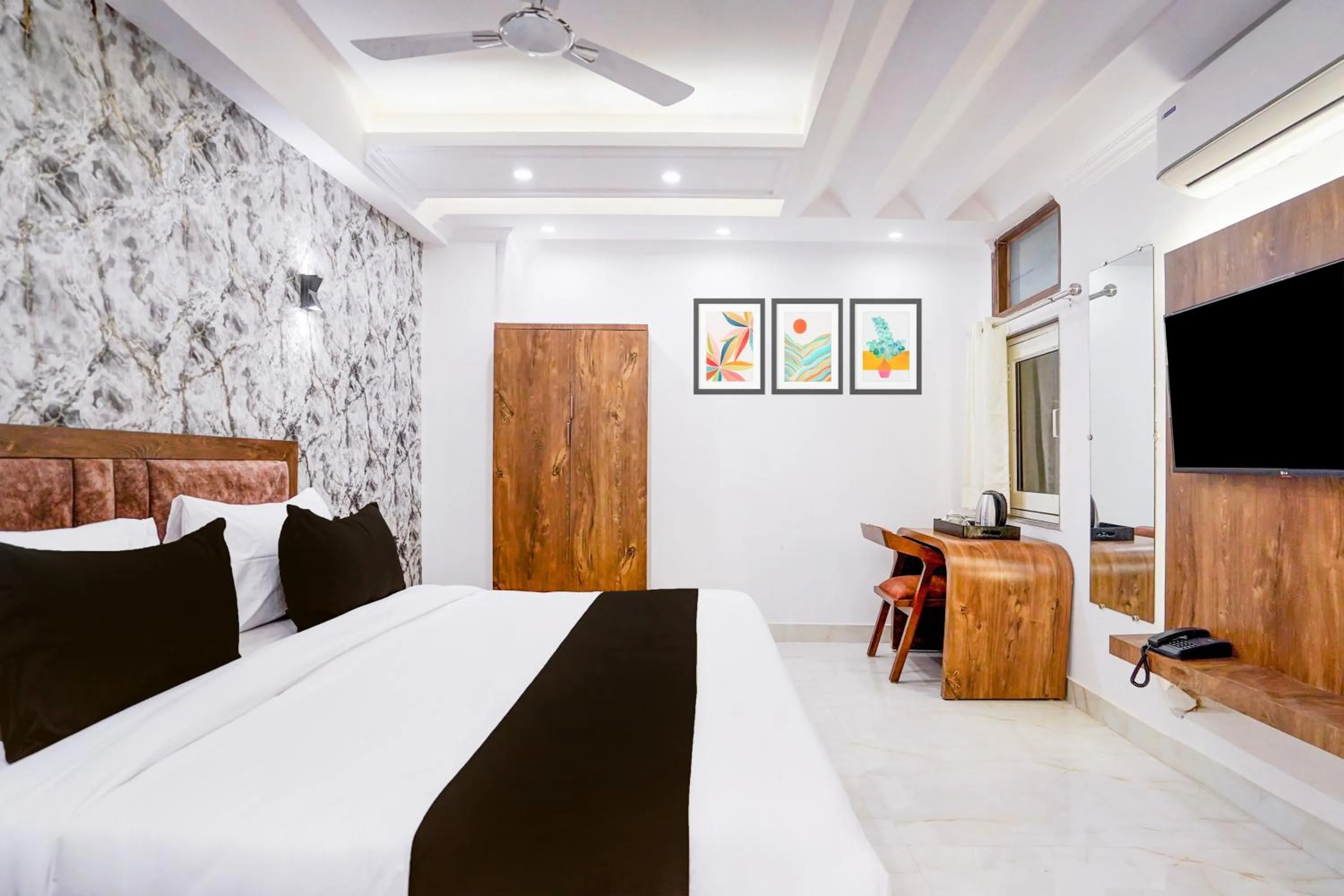 Bedroom, Bed in Hotel Vaishali Grand
