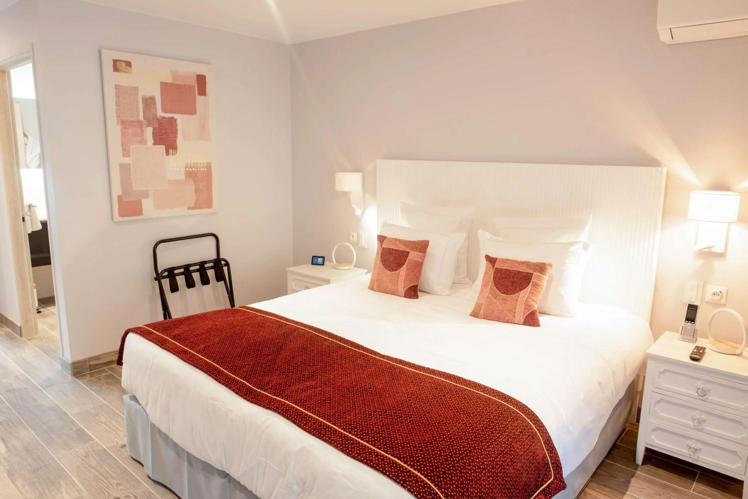 Bed in Domaine Ribiera, Hotel 5 Etoiles, SPA & Golf - Forcalquier