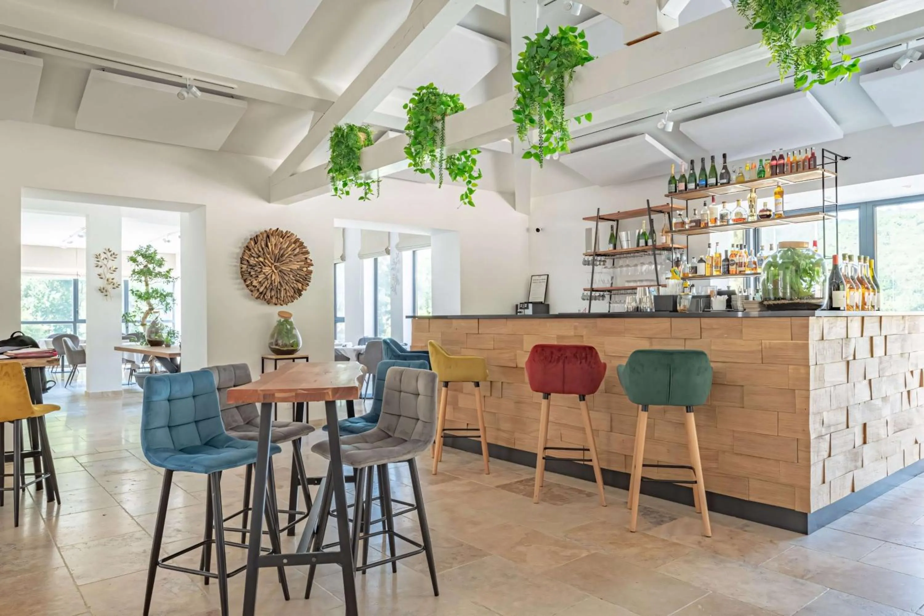 Lounge or bar in Domaine Ribiera, Hotel 5 Etoiles, SPA & Golf - Forcalquier