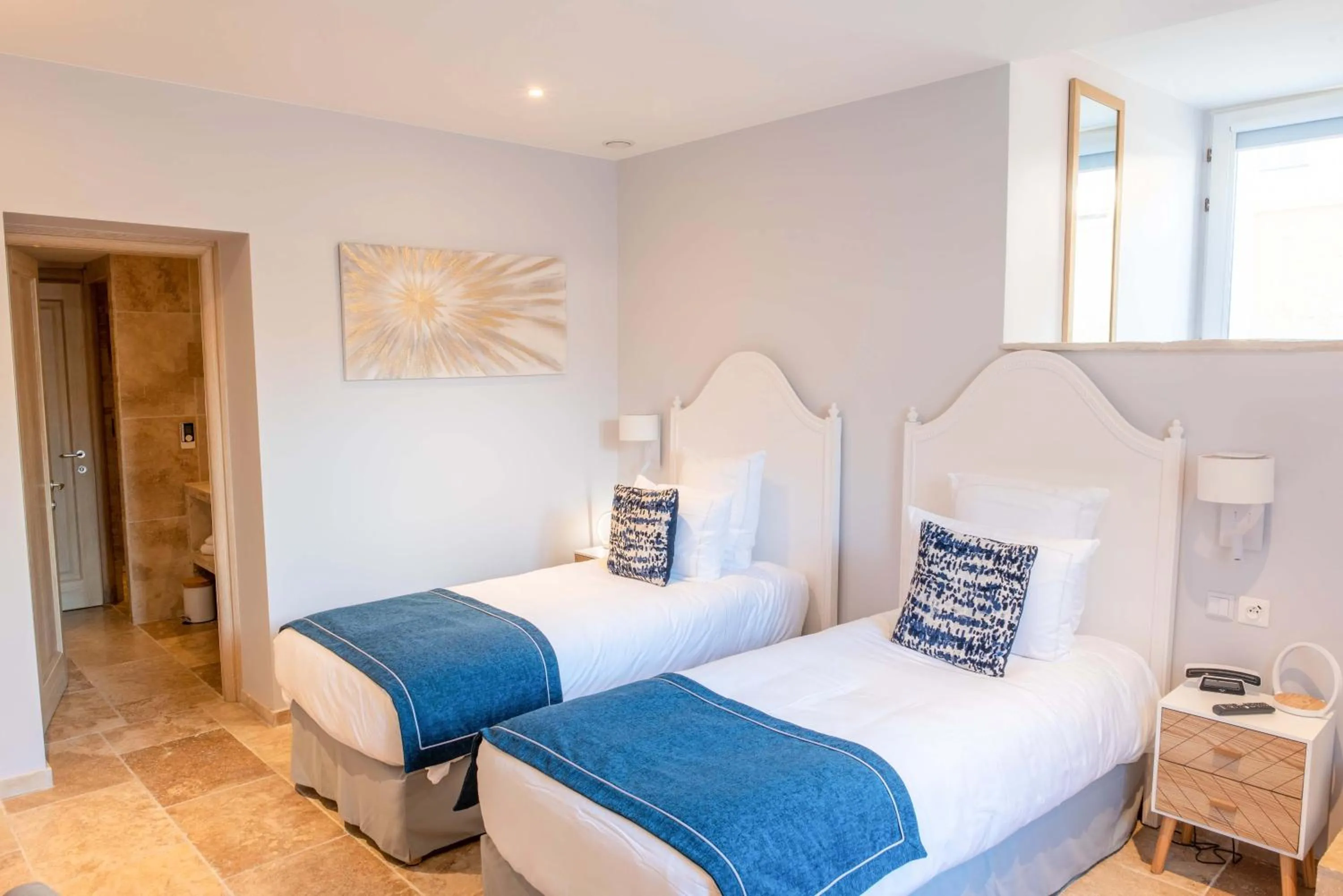 Bedroom, Bed in Domaine Ribiera, Hotel 5 Etoiles, SPA & Golf - Forcalquier