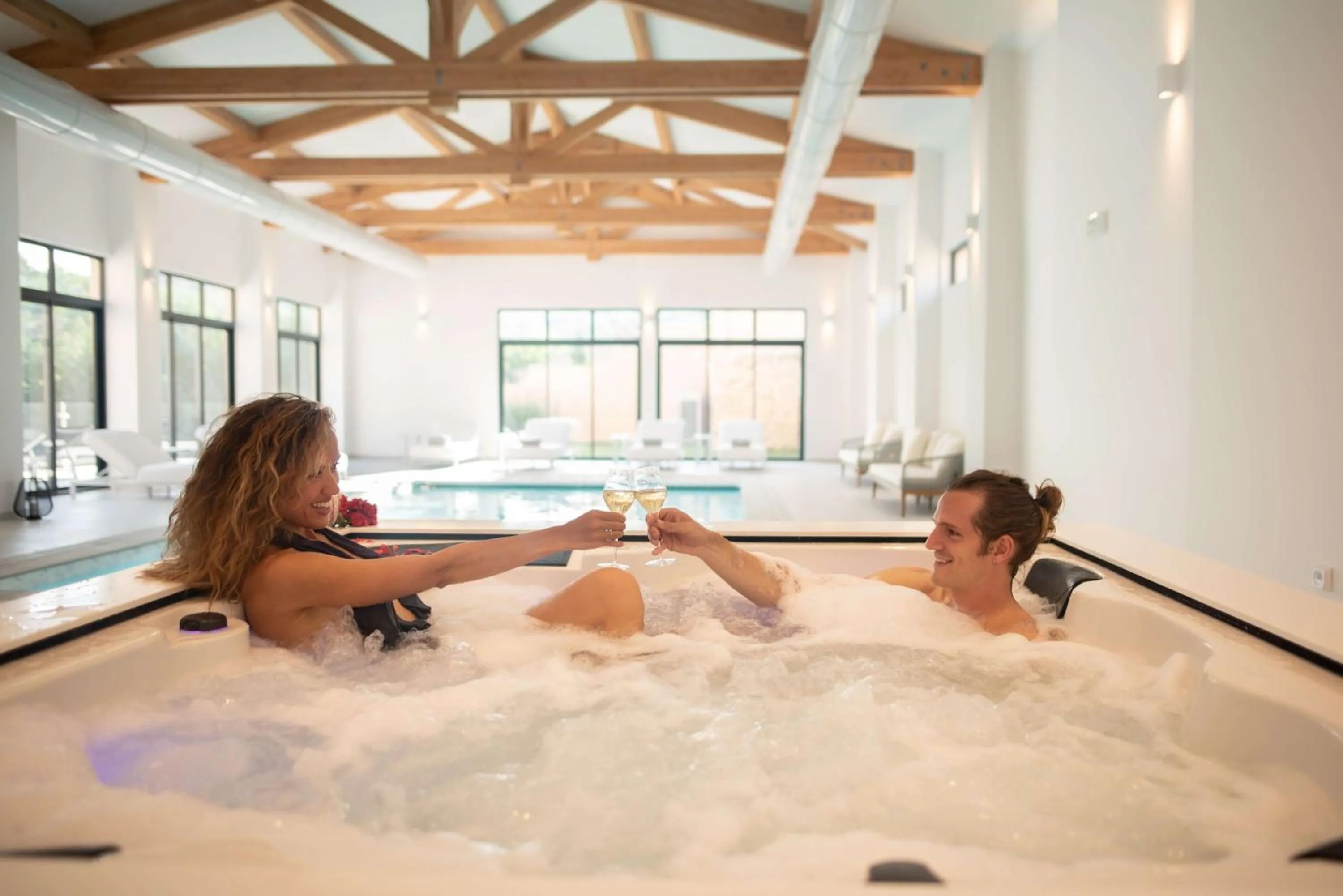 Hot Tub in Domaine Ribiera, Hotel 5 Etoiles, SPA & Golf - Forcalquier