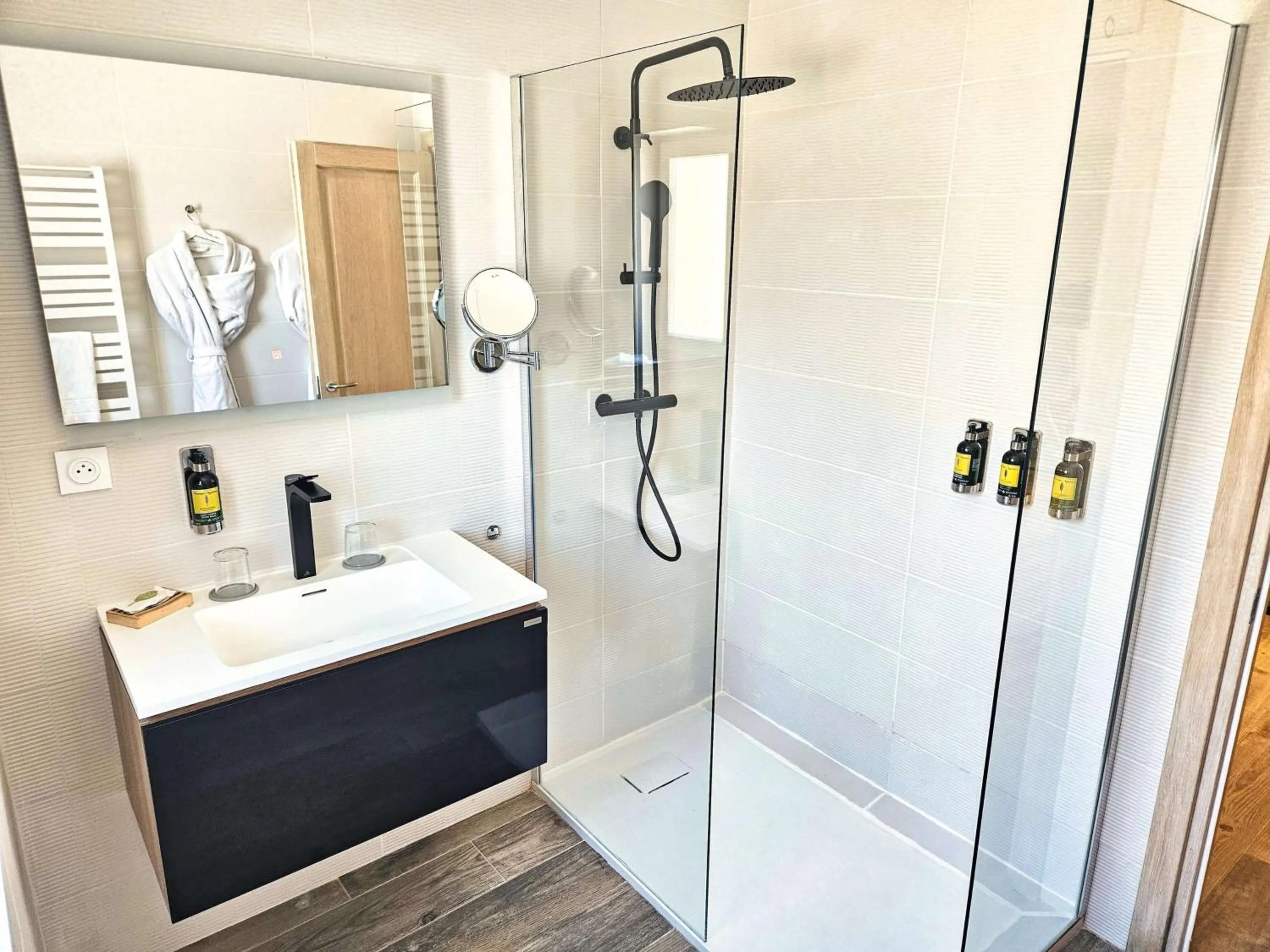 Shower in Domaine Ribiera, Hotel 5 Etoiles, SPA & Golf - Forcalquier