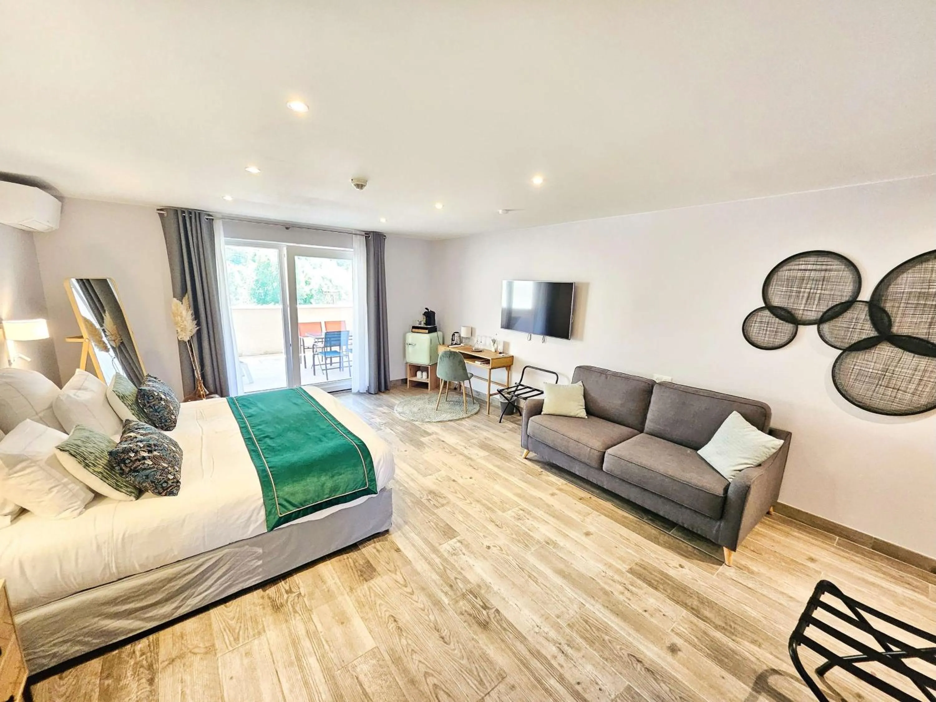 Bed in Domaine Ribiera, Hotel 5 Etoiles, SPA & Golf - Forcalquier