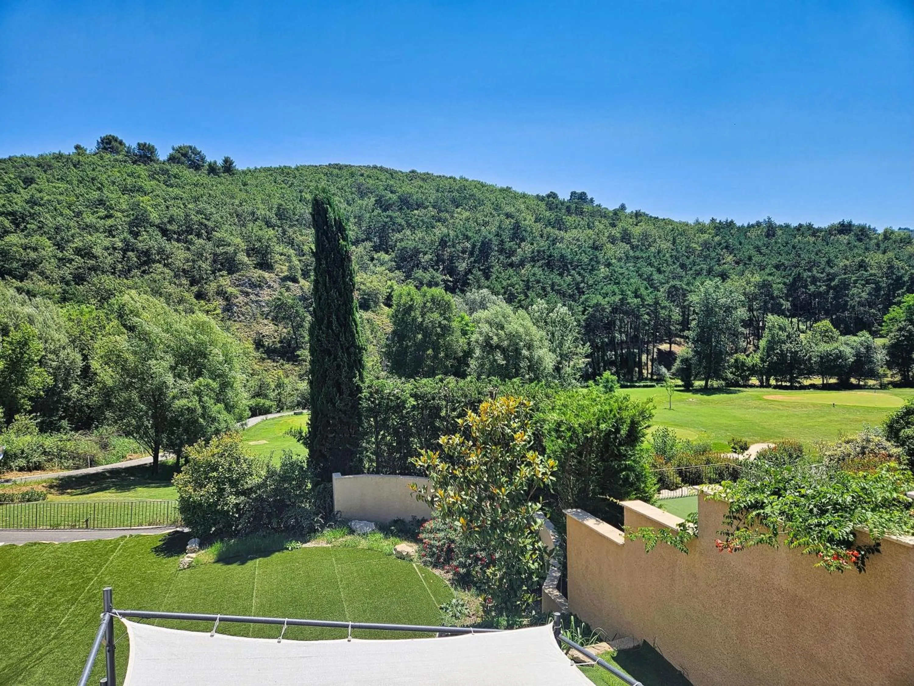 Garden view in Domaine Ribiera, Hotel 5 Etoiles, SPA & Golf - Forcalquier