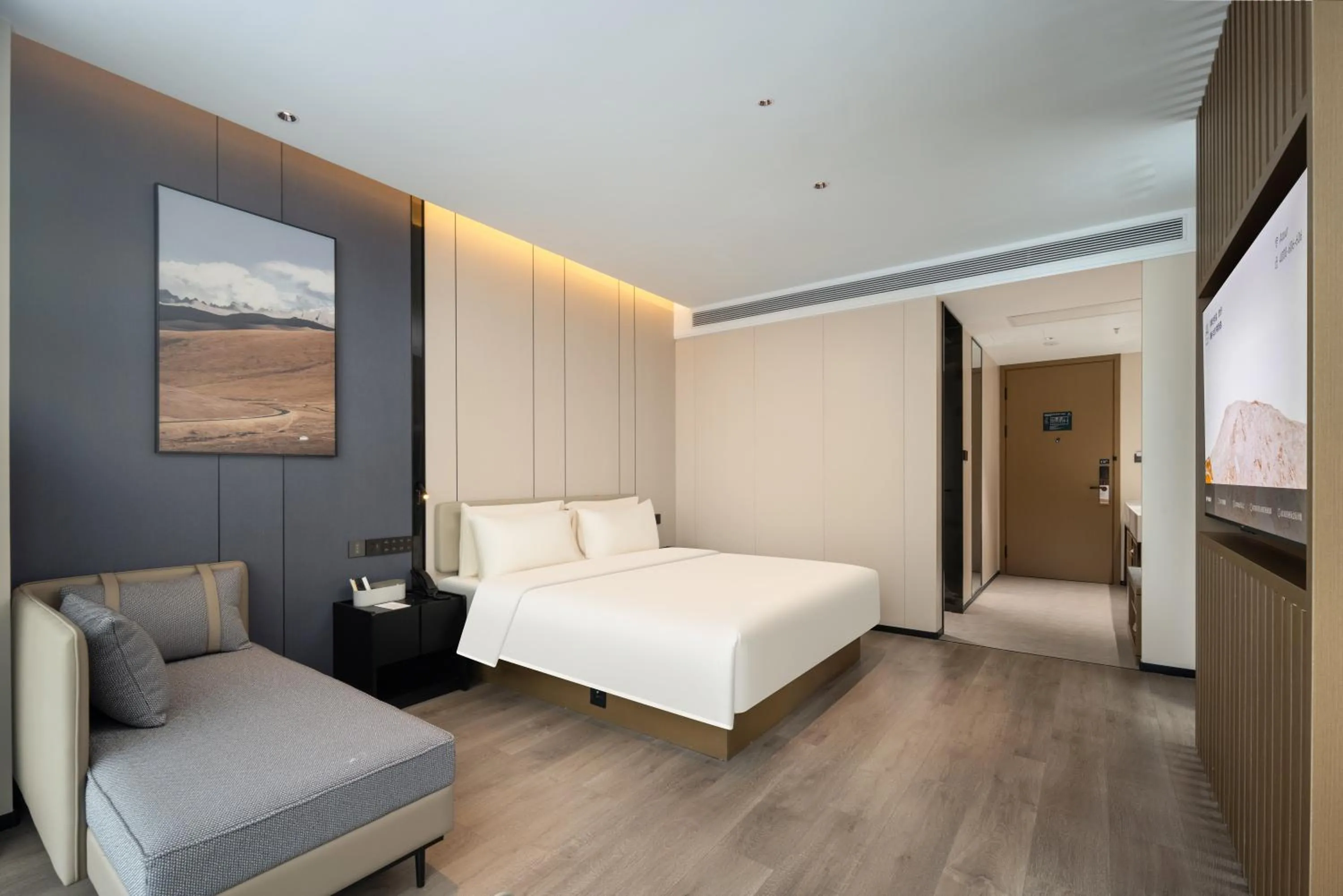 Photo of the whole room, Bed in Atour Hotel Hangzhou Canal Huzhou Street