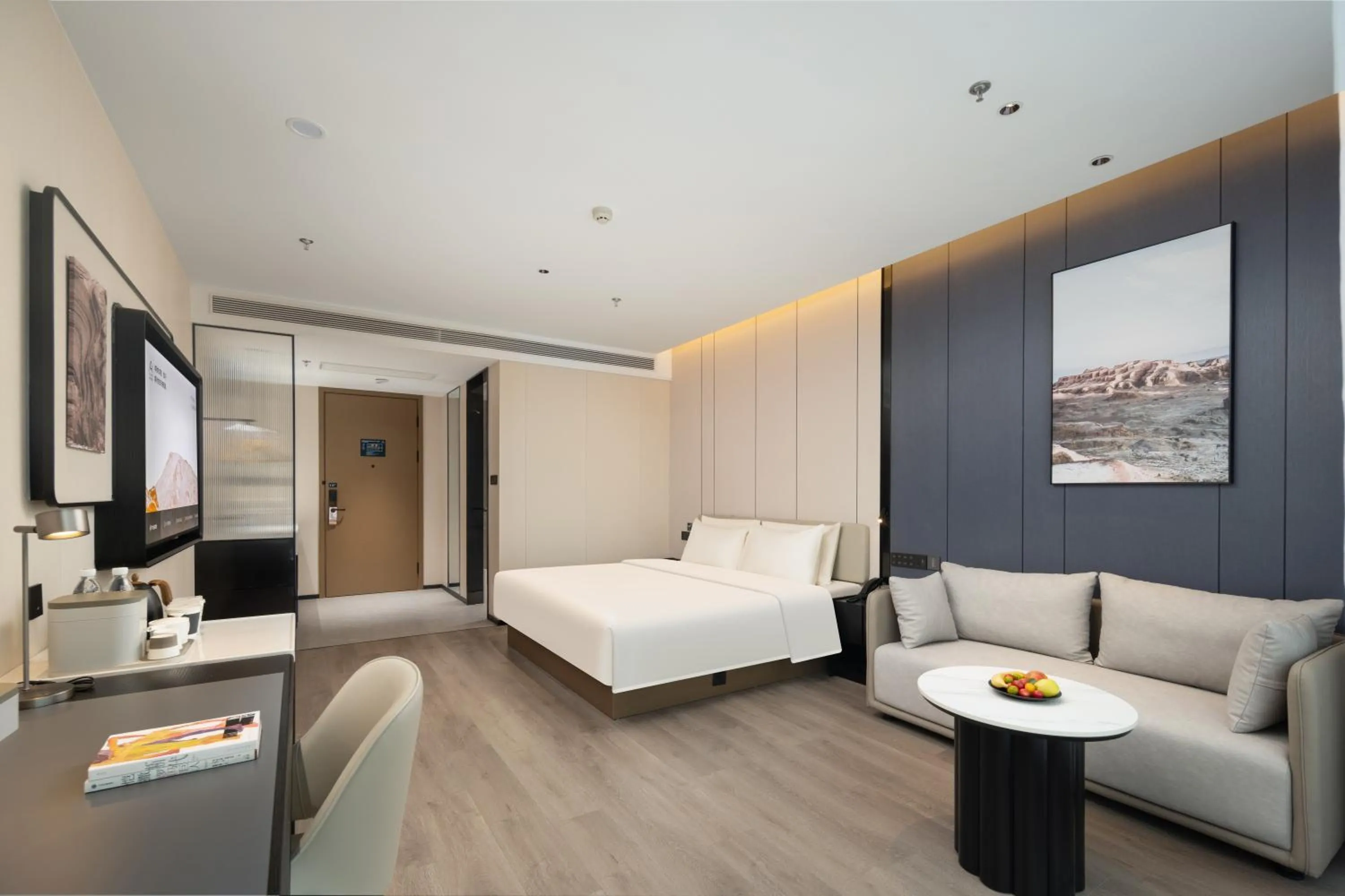 Photo of the whole room, Bed in Atour Hotel Hangzhou Canal Huzhou Street