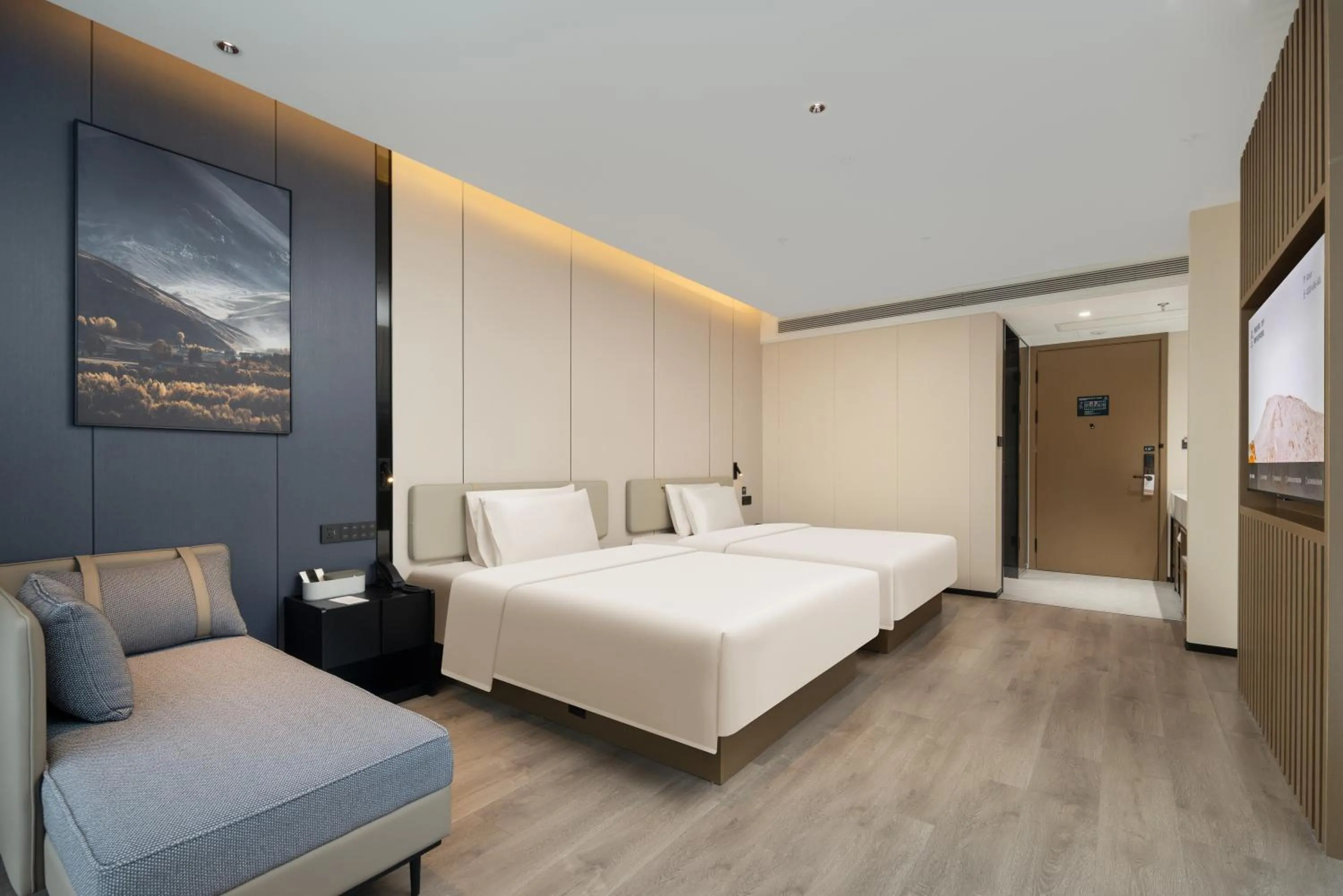 Photo of the whole room, Bed in Atour Hotel Hangzhou Canal Huzhou Street