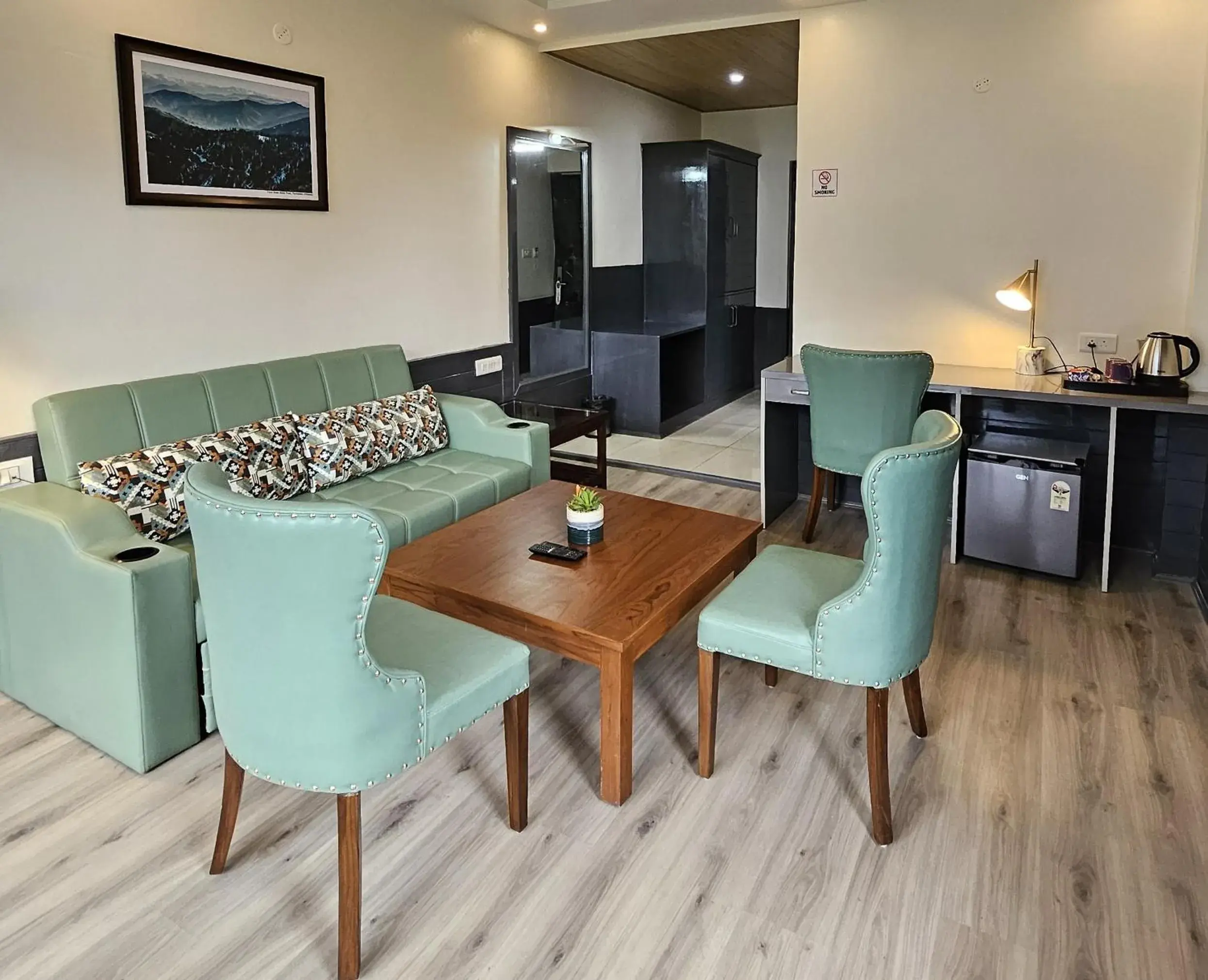 Living room in BluSalzz Vine Hills Resort, Manali Living room in BluSalzz Vine Hills Resort, Manali