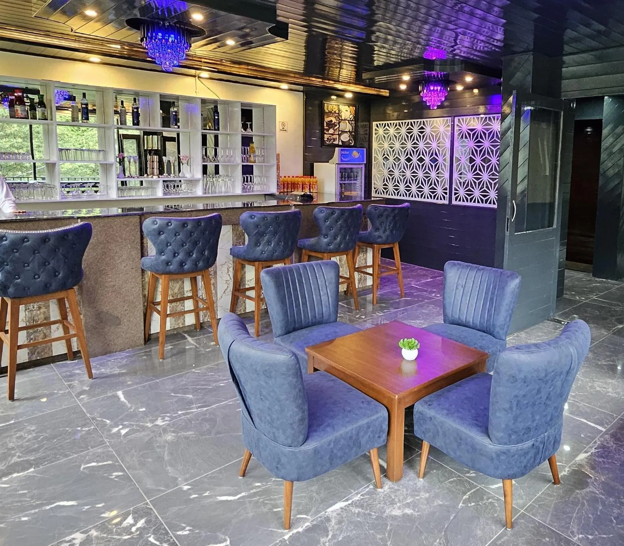 Restaurant/places to eat in BluSalzz Vine Hills Resort, Manali