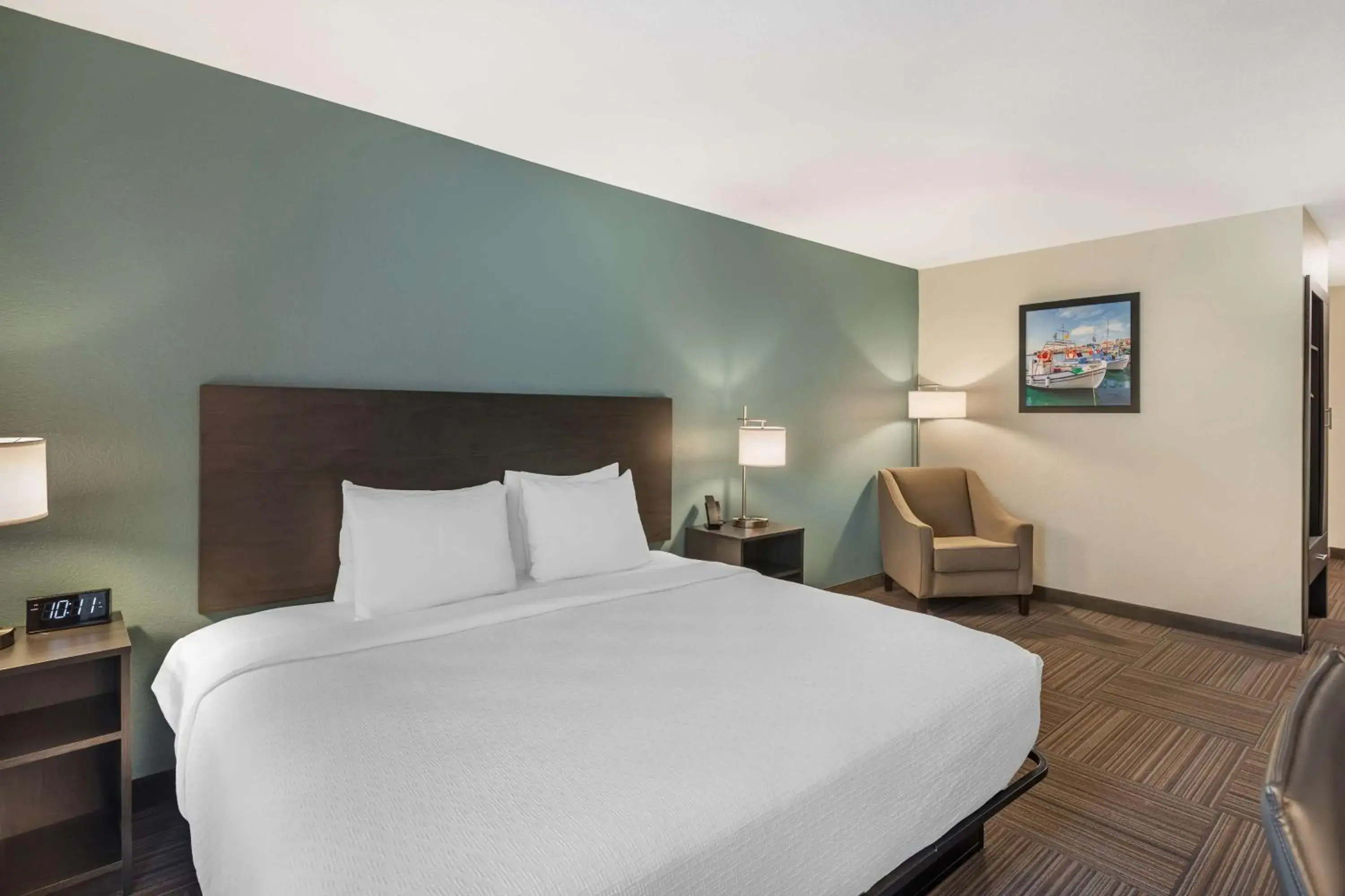 King Room with Bath Tub - Mobility Accessible/Non-Smoking in Best Western Plus Bluffton/Hilton Head Hotel King Room with Bath Tub - Mobility Accessible/Non-Smoking in Best Western Plus Bluffton/Hilton Head Hotel