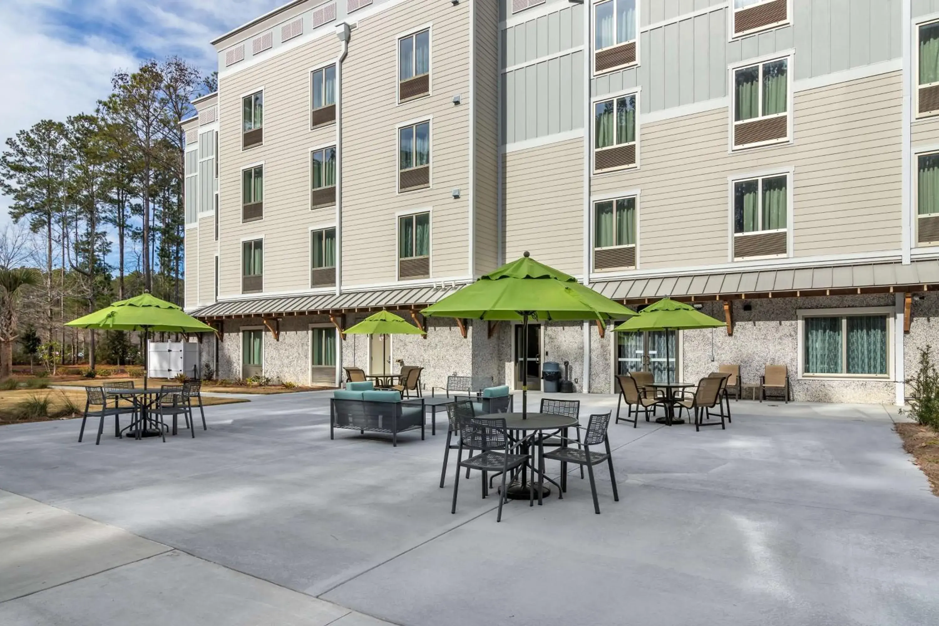 Property building in Best Western Plus Bluffton/Hilton Head Hotel Property building in Best Western Plus Bluffton/Hilton Head Hotel