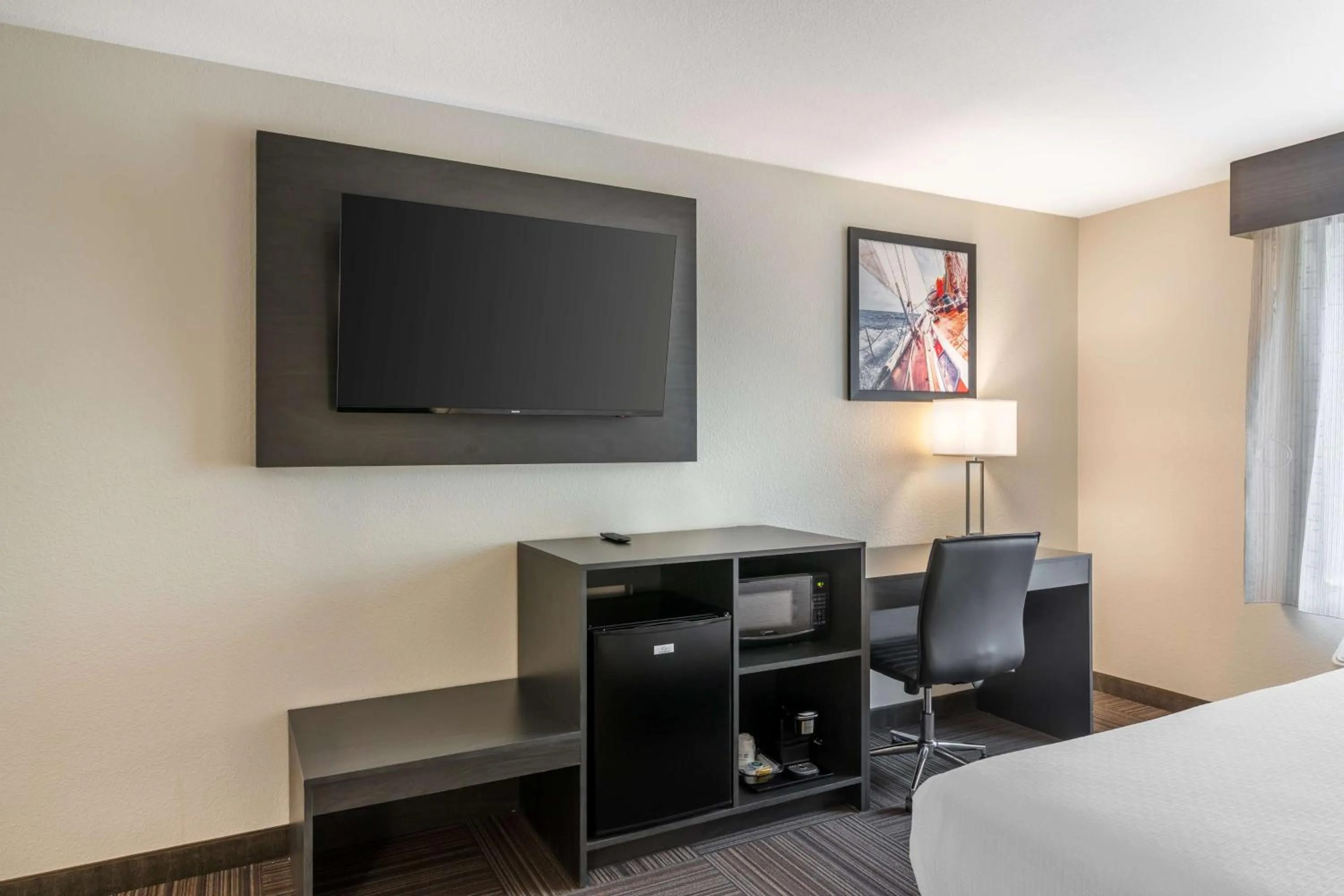 Bedroom, Bed in Best Western Plus Bluffton/Hilton Head Hotel