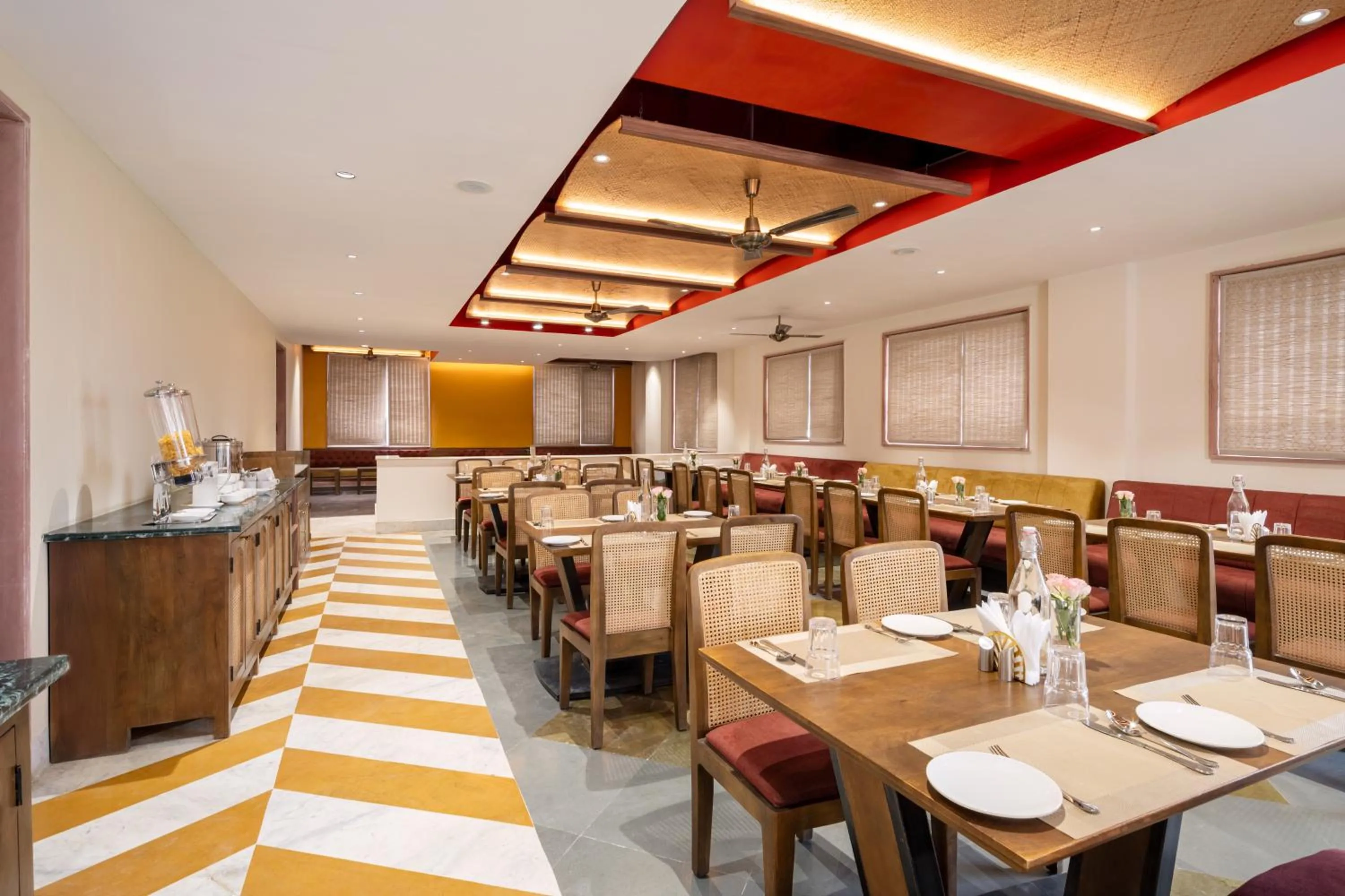 Restaurant/places to eat in Raasvan, Vrindavan- AM Hotel Kollection