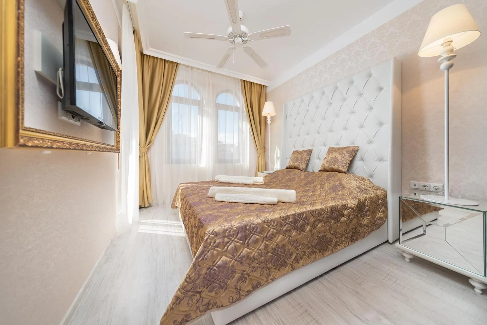 Bedroom, Bed in Harmony Suites - Monte Carlo