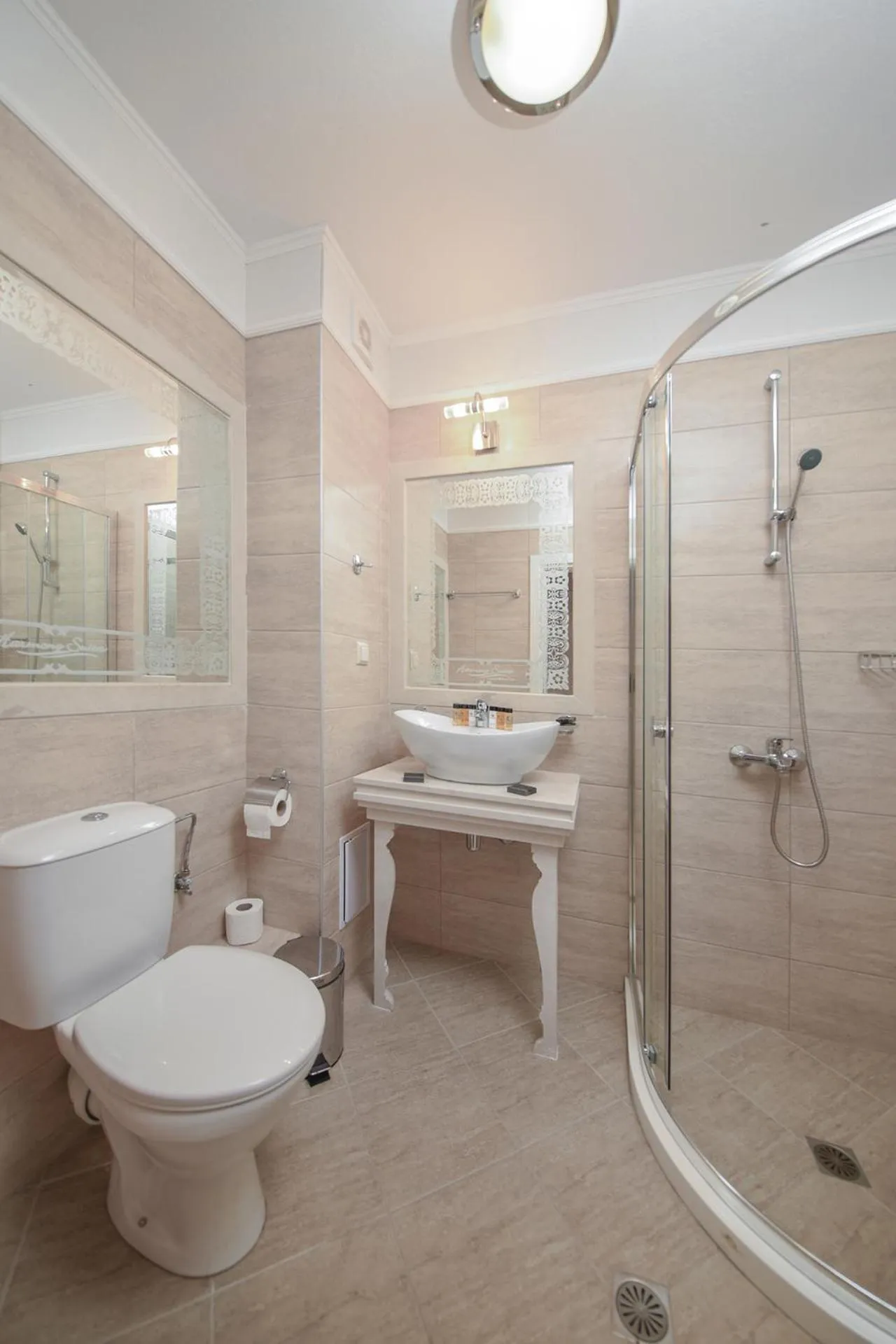 Shower in Harmony Suites - Monte Carlo