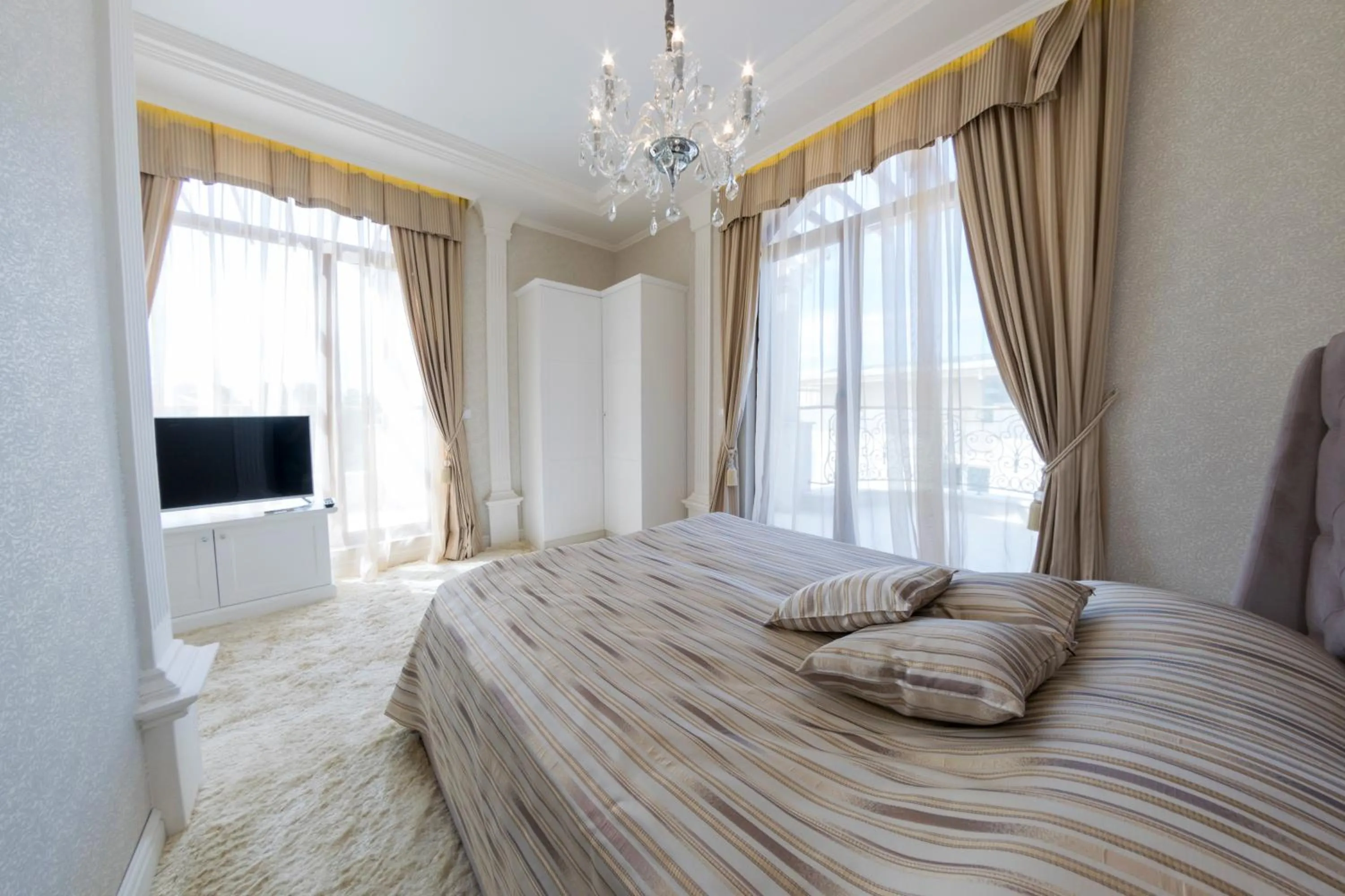 Bedroom, Bed in Harmony Suites - Monte Carlo