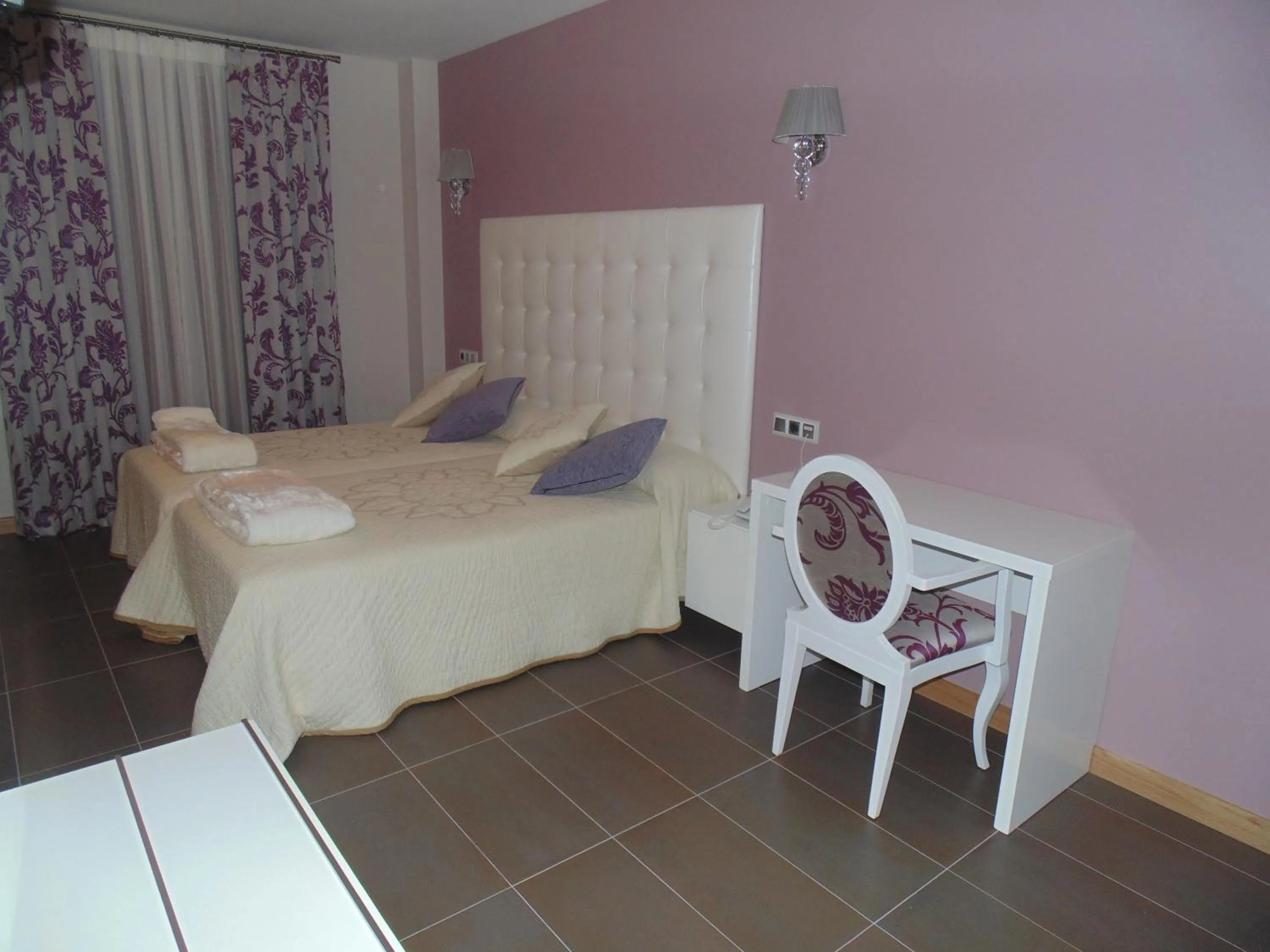 Bedroom, Bed in Hotel Ribera de Langa