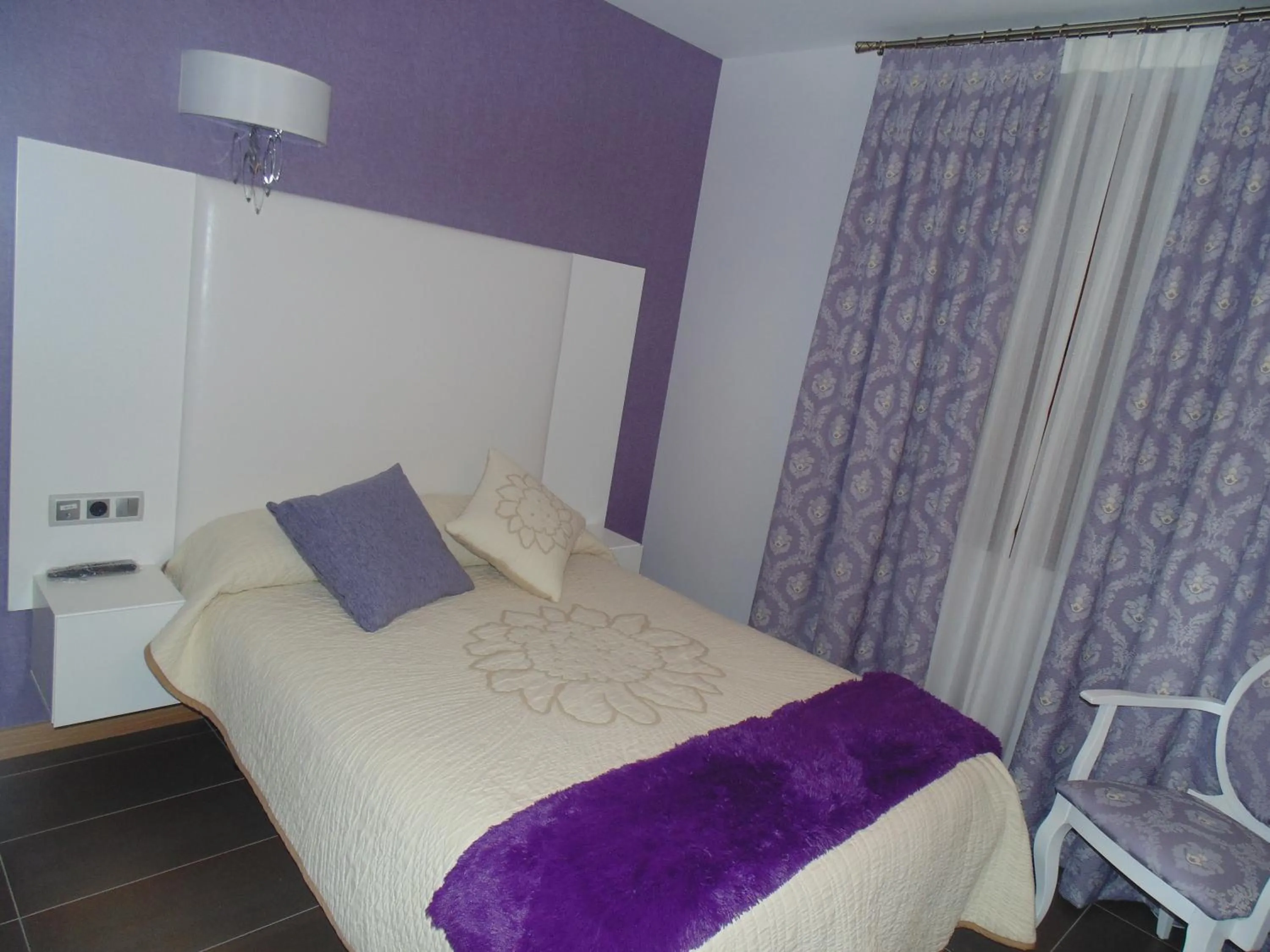 Bedroom, Bed in Hotel Ribera de Langa