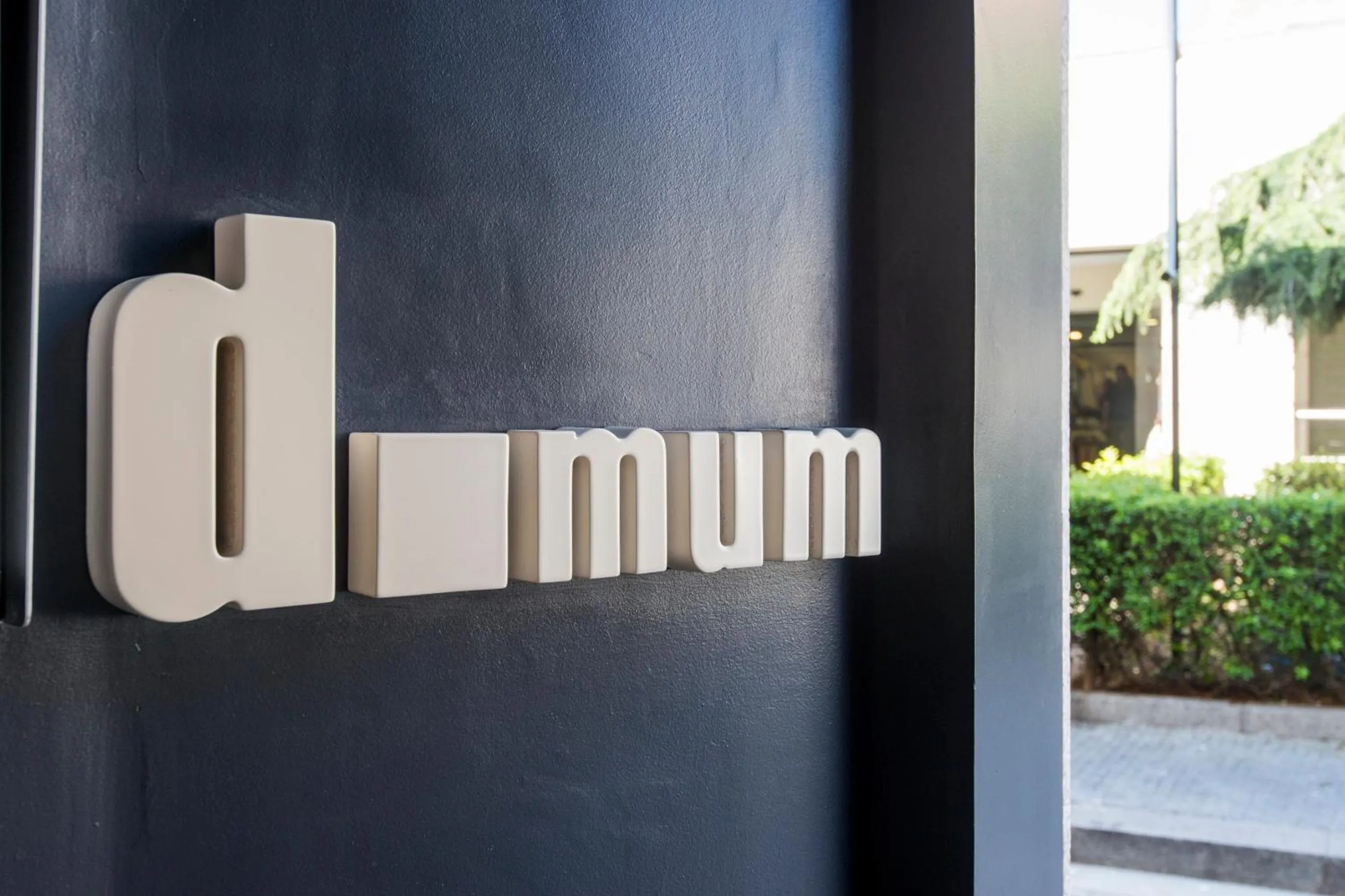 Facade/entrance in Domum