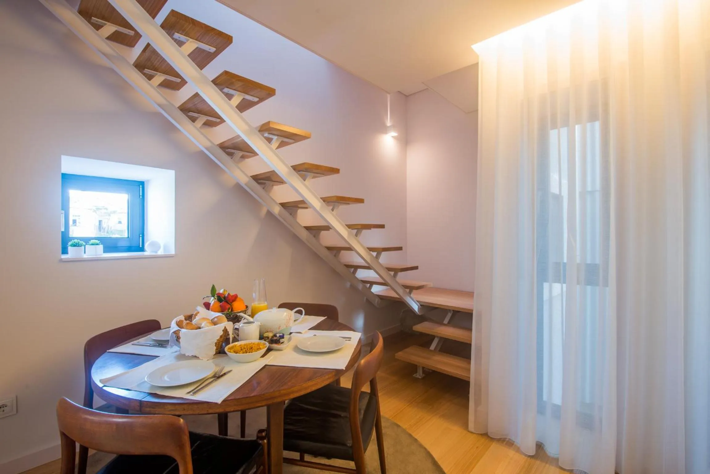 Area and facilities in Domum