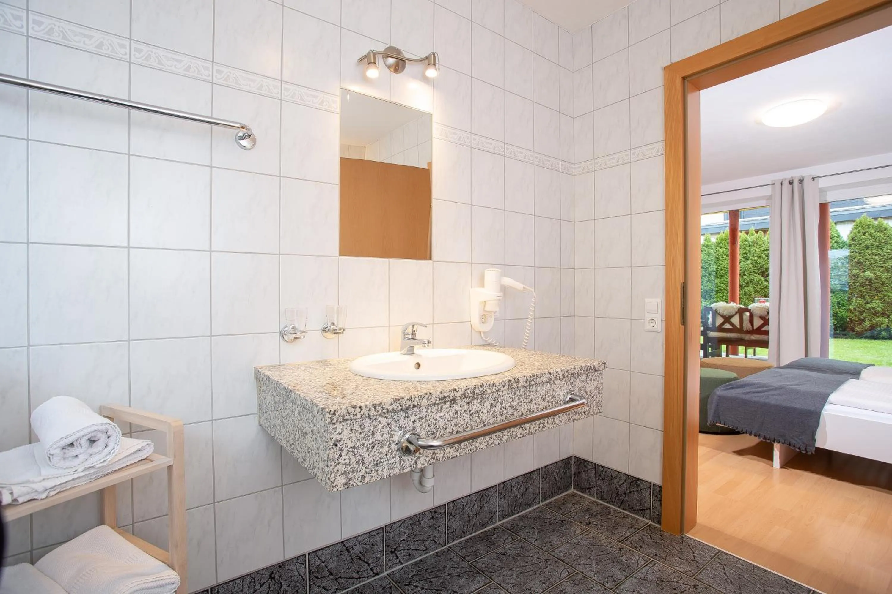 Bathroom, Bed in Zillertal Appartements
