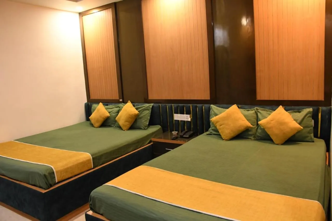 Bed in Hotel Golden Continental