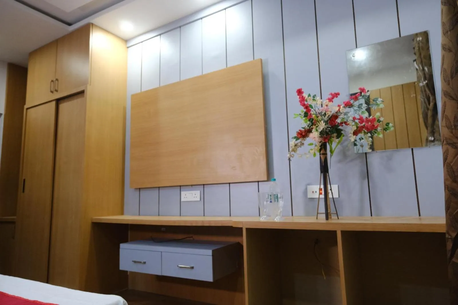 Decorative detail, Bed in Hotel Golden Continental