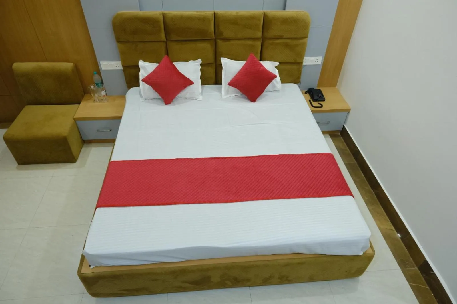 Bed in Hotel Golden Continental