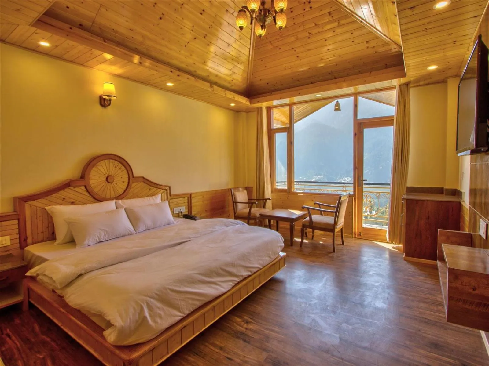 Bedroom in Golden Peak Manali