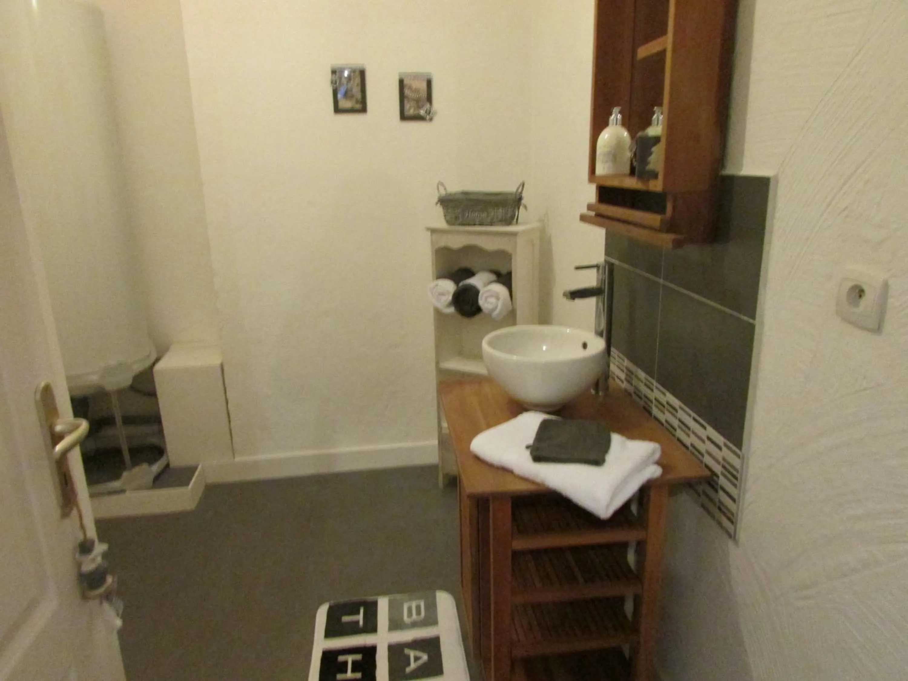Bathroom in Le Coq En Pate