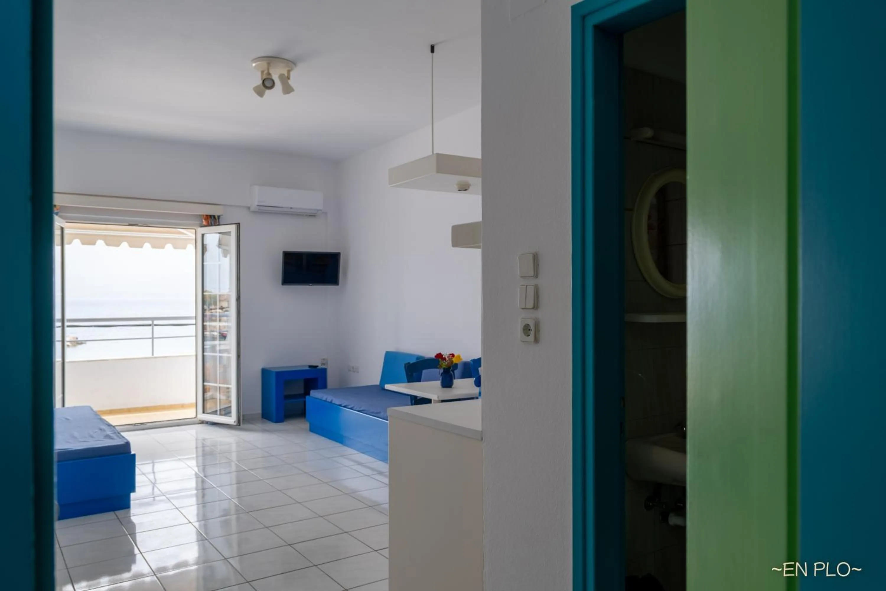 TV and multimedia in Enplo Apartments