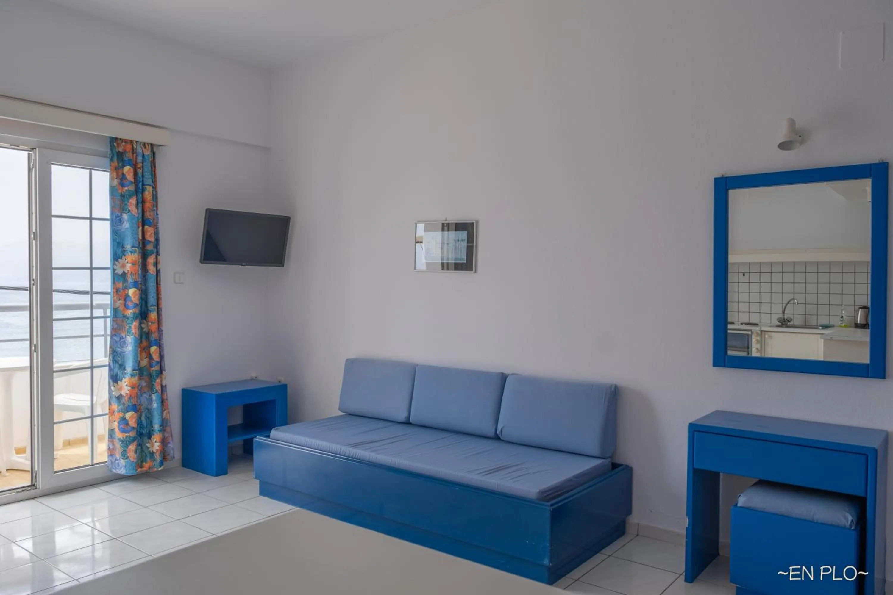 TV and multimedia in Enplo Apartments