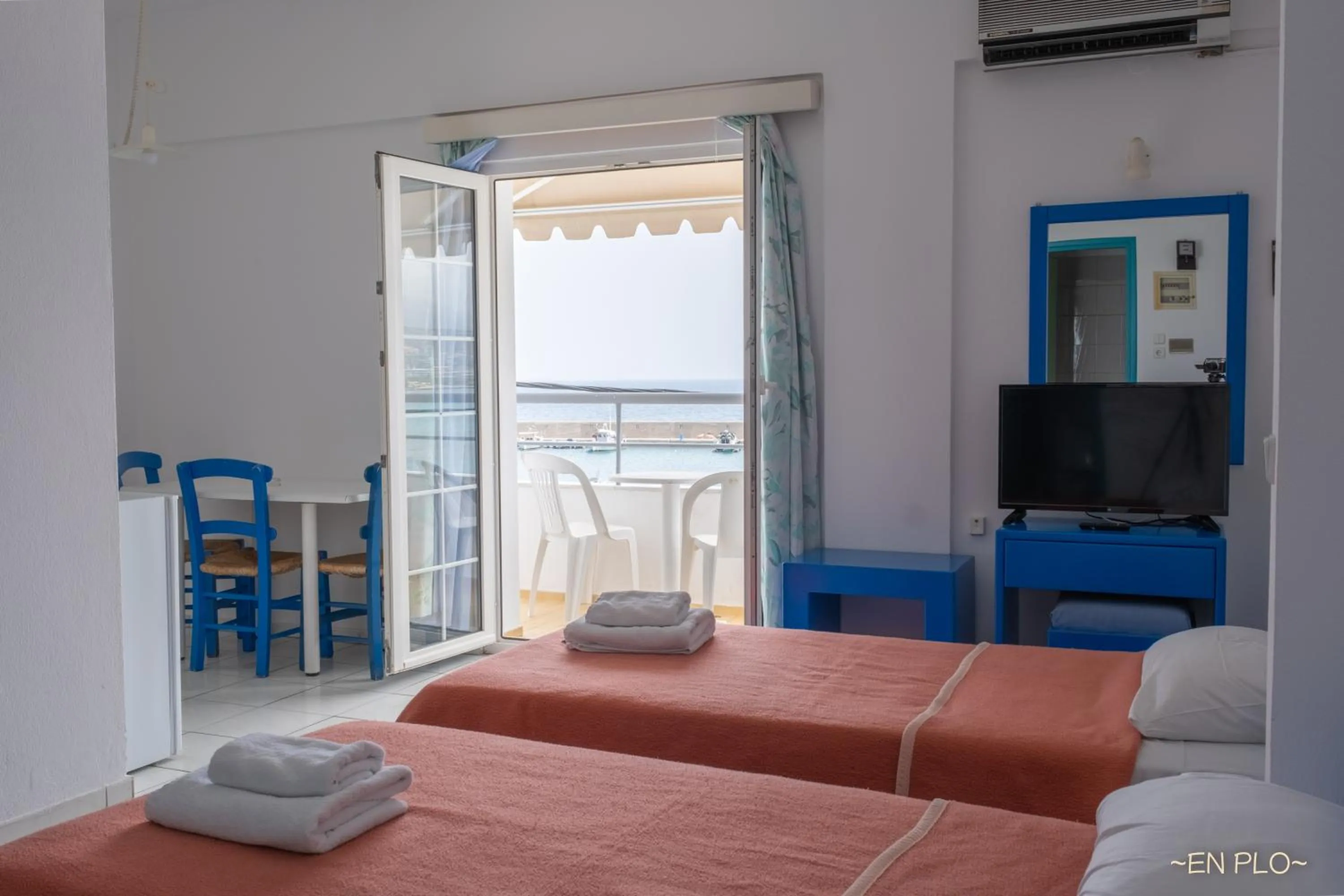 Bed in Enplo Apartments