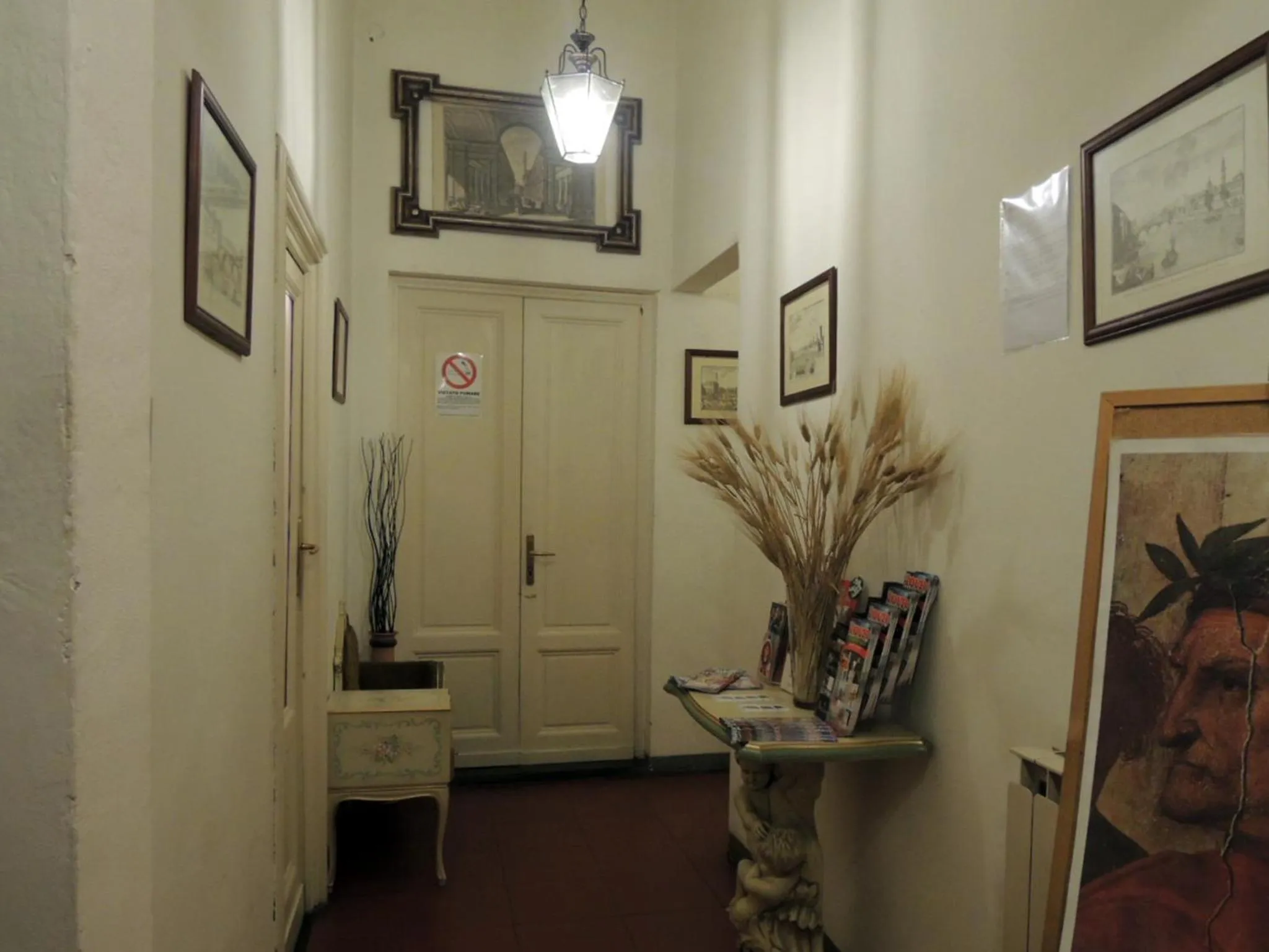 Decorative detail in B&B Dante Alighieri