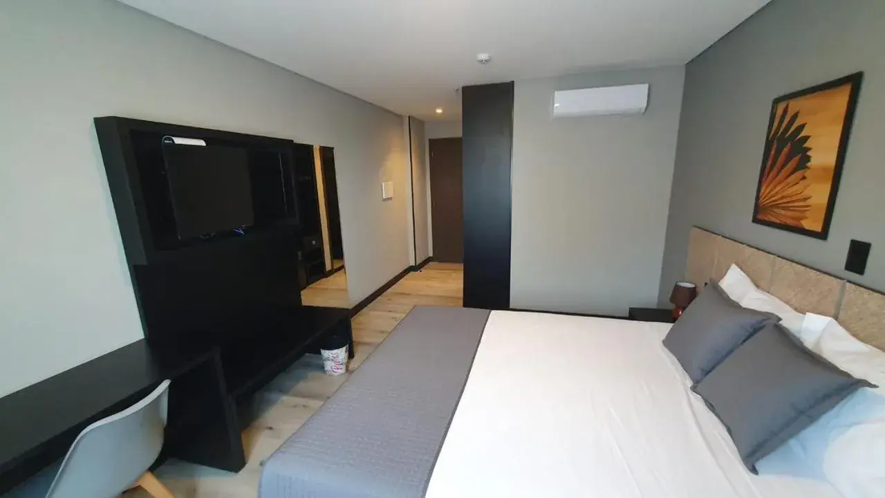 Photo of the whole room, Bed in Tulip Inn Bauru Photo of the whole room, Bed in Tulip Inn Bauru