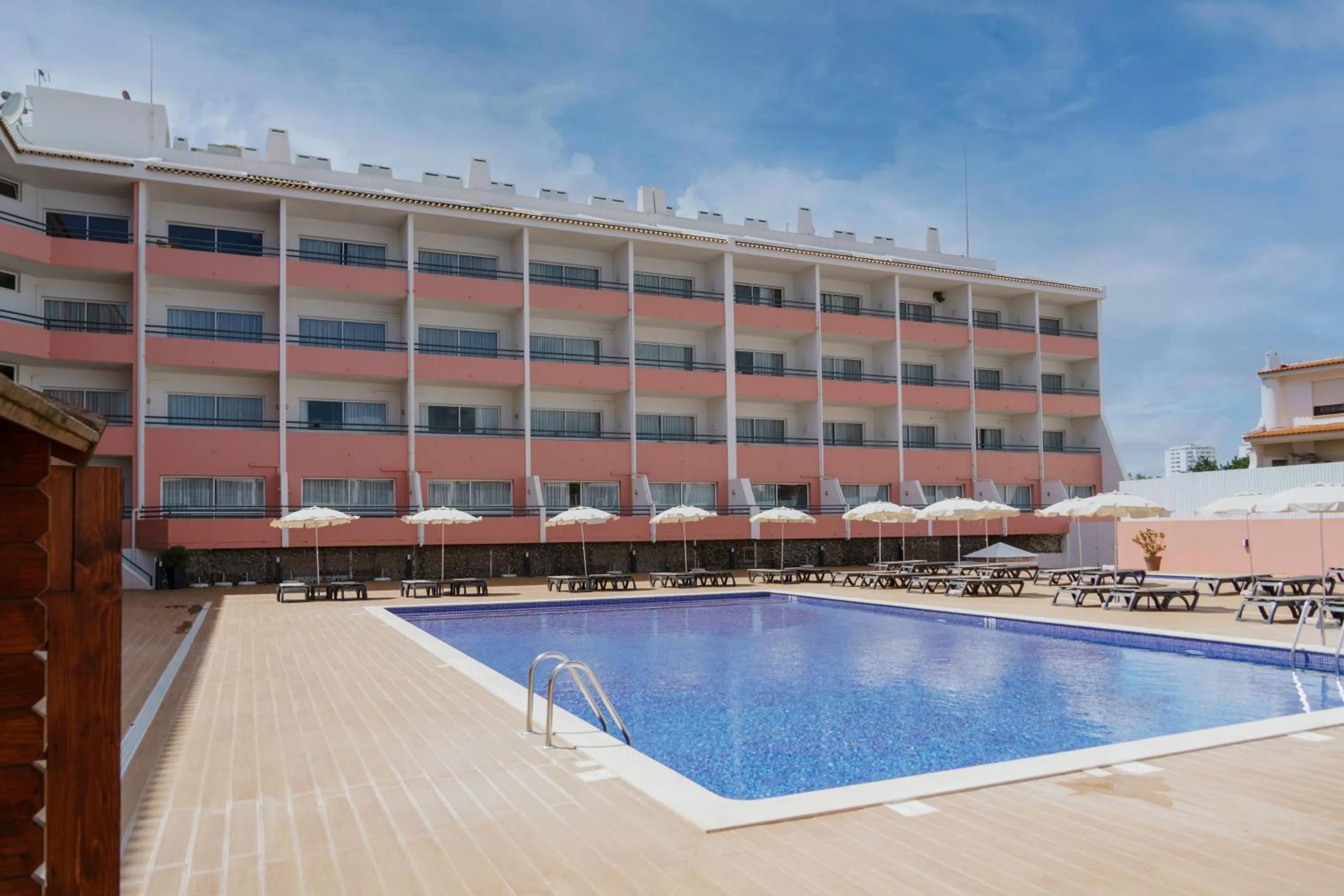 Swimming pool in Luna Hotel da Oura