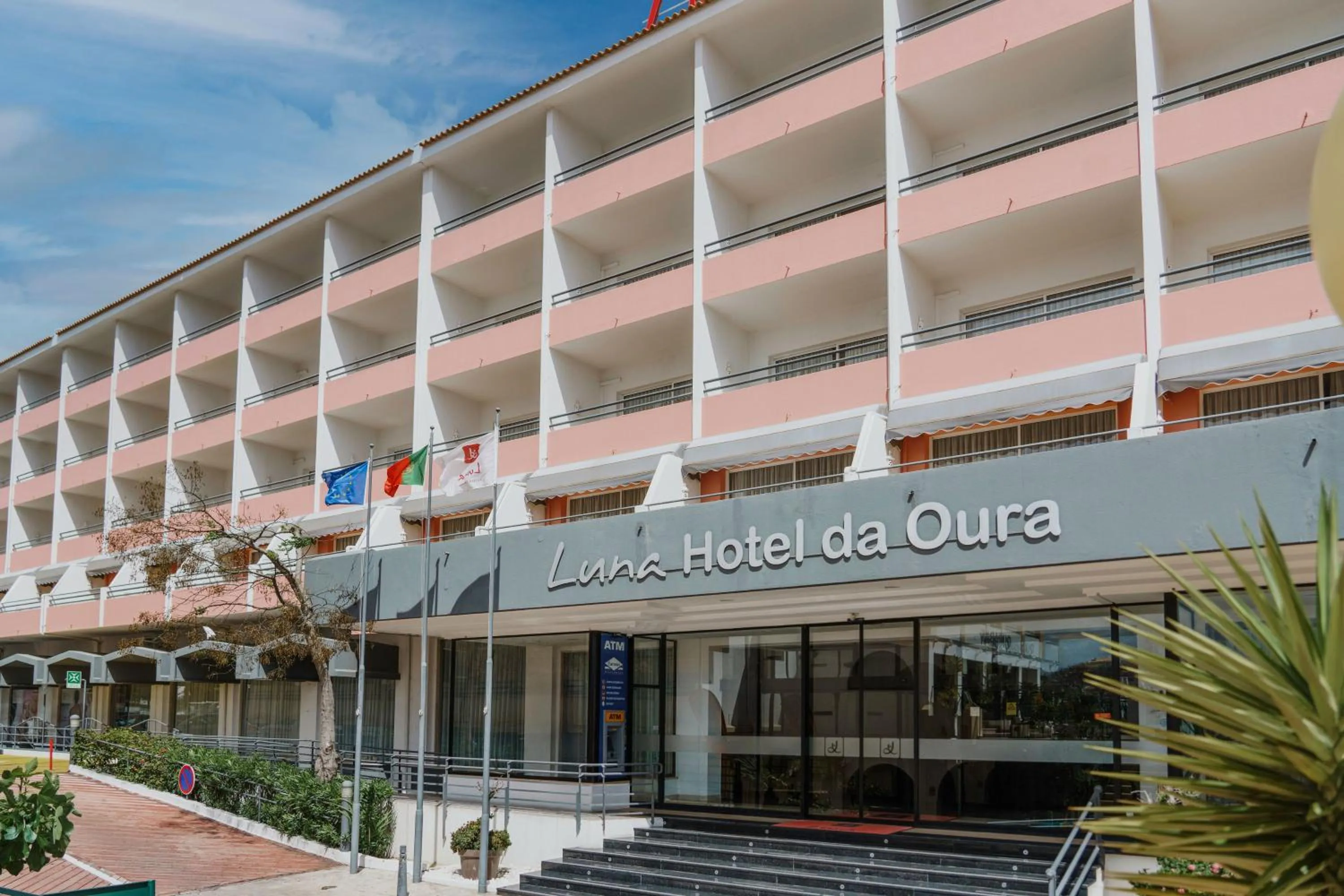 Property building in Luna Hotel da Oura