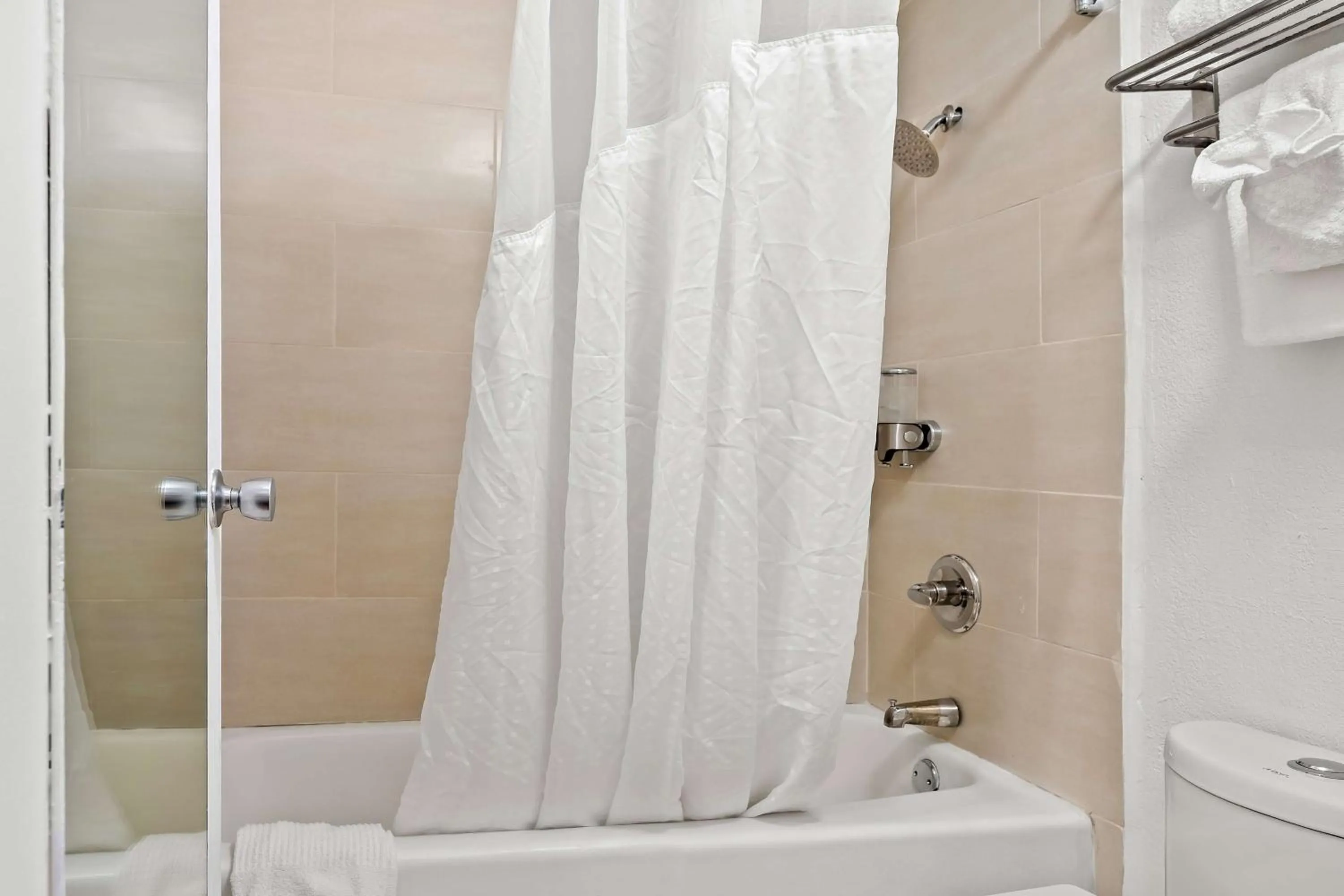 Bathroom in Signature Inn Danville