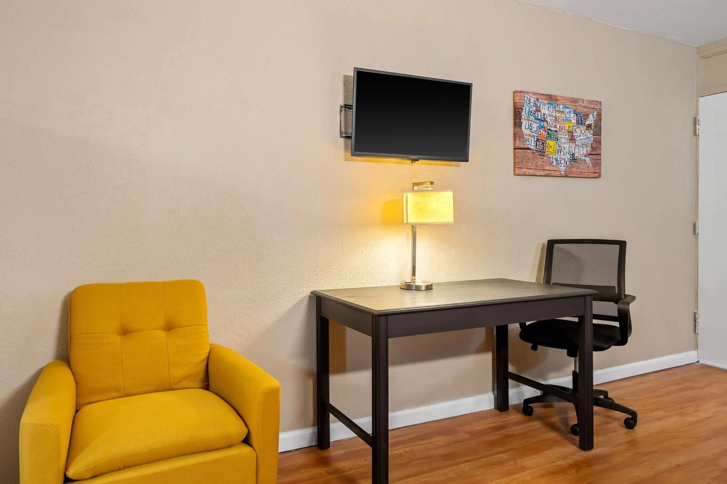 Bedroom in Signature Inn Danville