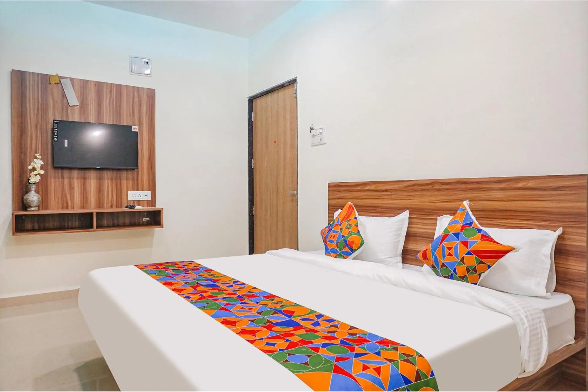 Bed in Fabhotel The Mantra inn - Nr world trade center