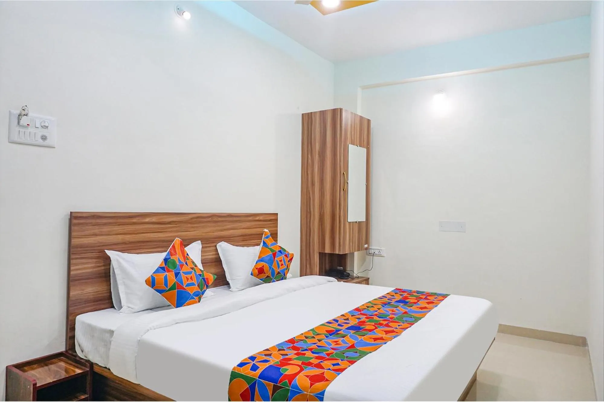 Bed in Fabhotel The Mantra inn - Nr world trade center