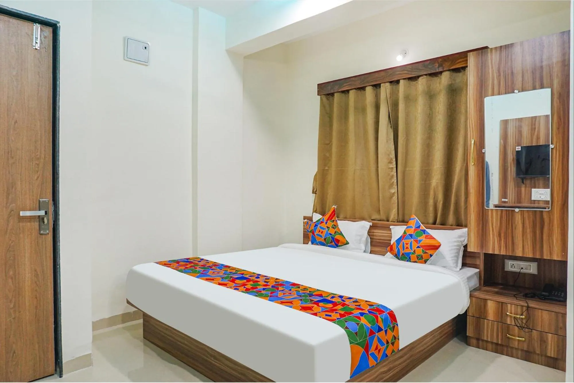 Bed in Fabhotel The Mantra inn - Nr world trade center