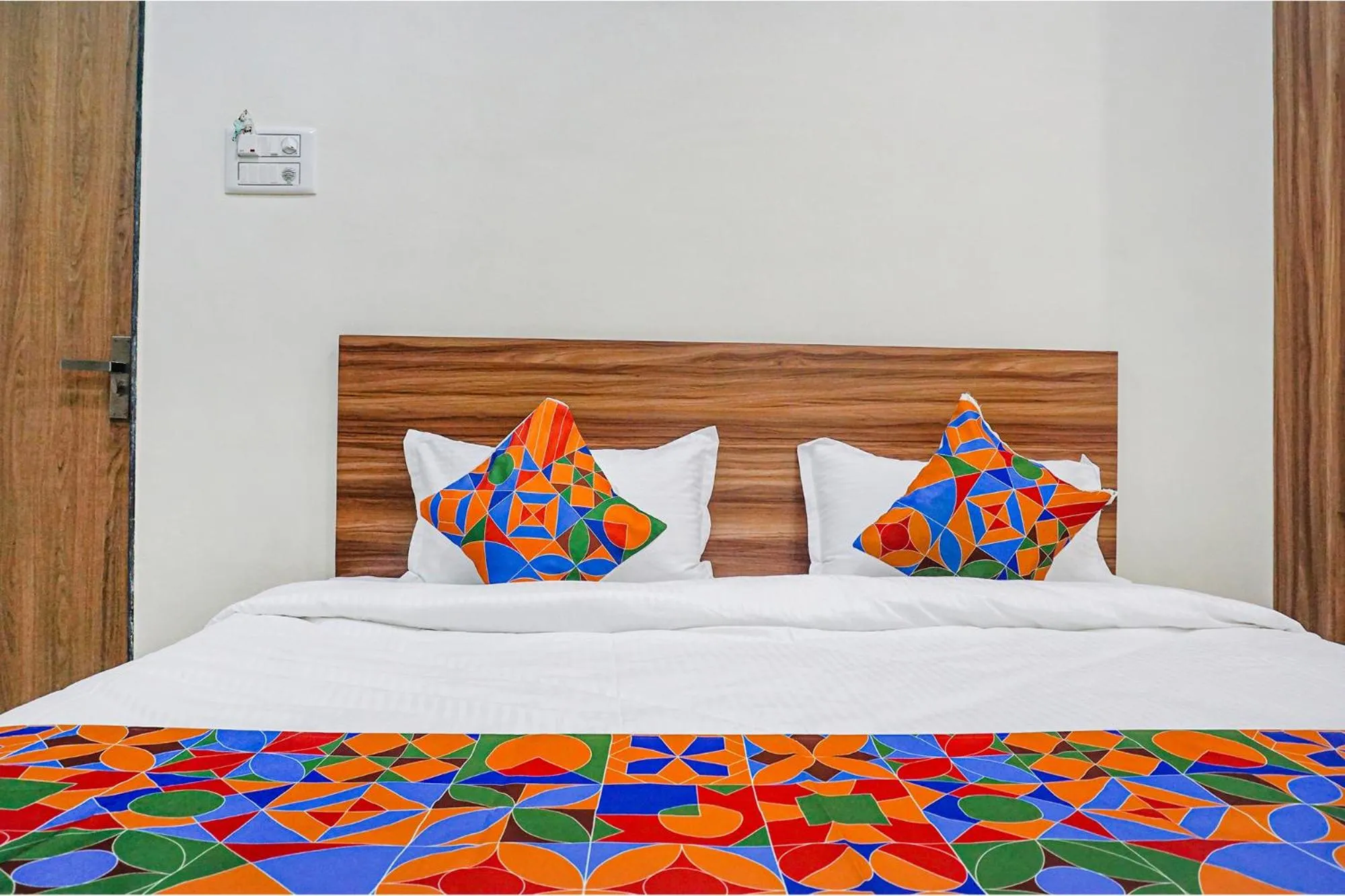 Bed in Fabhotel The Mantra inn - Nr world trade center