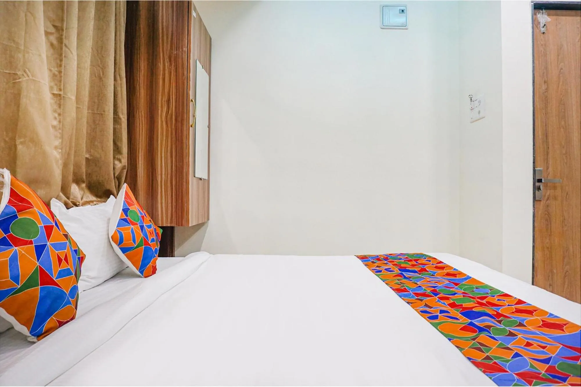 Bed in Fabhotel The Mantra inn - Nr world trade center