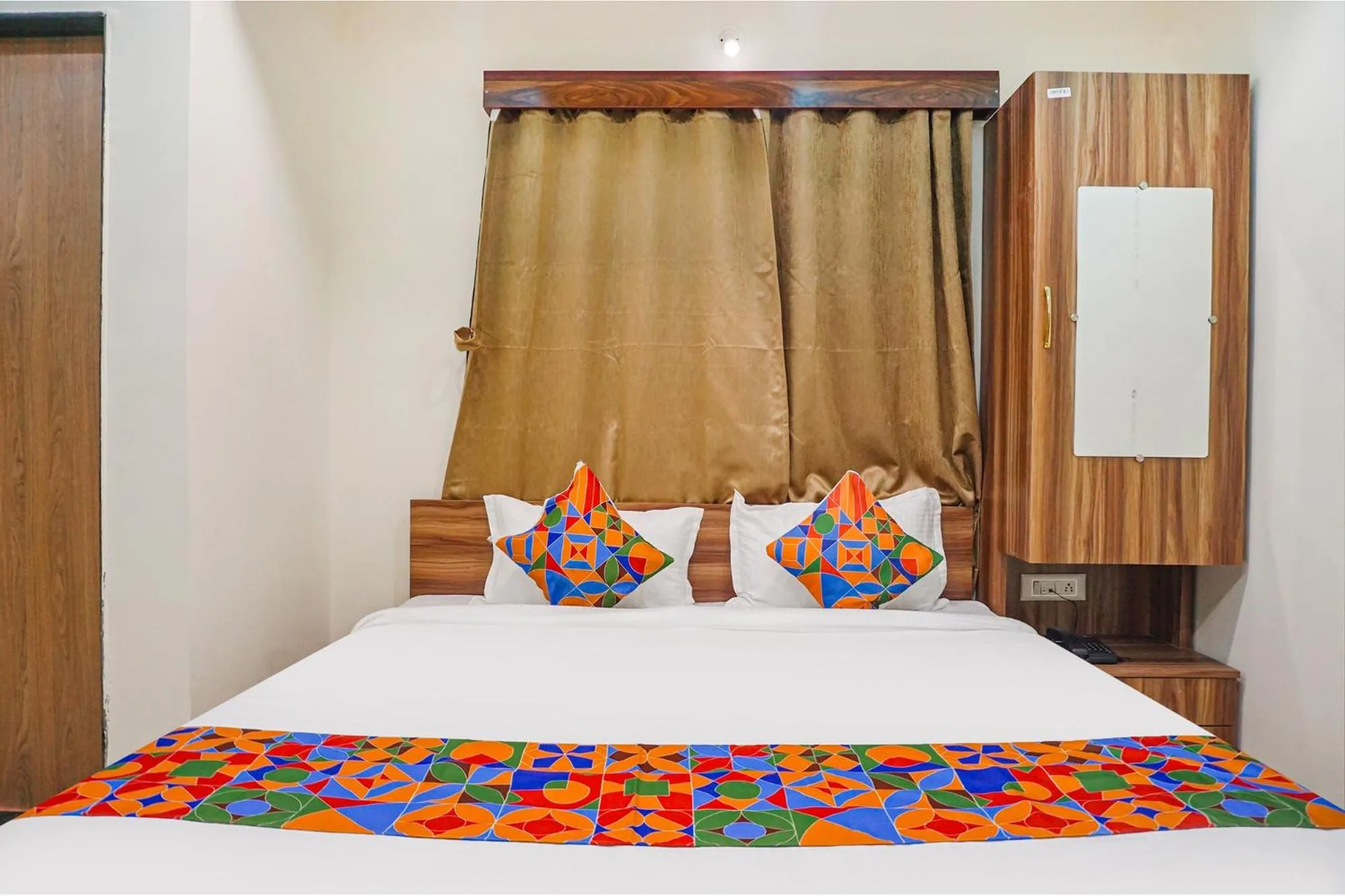 Bed in Fabhotel The Mantra inn - Nr world trade center